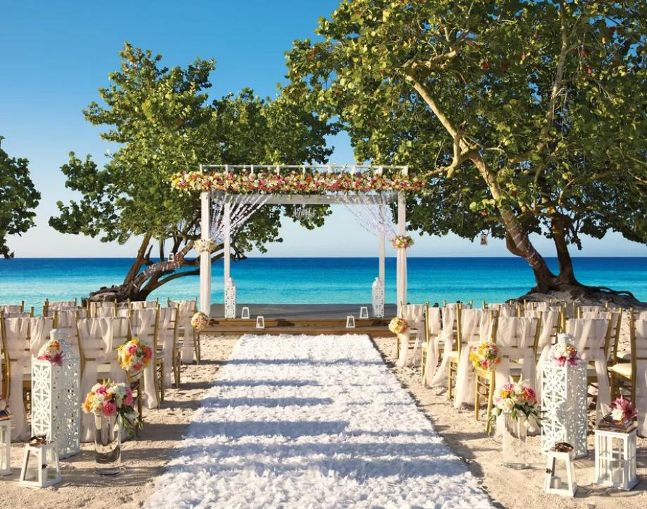 beach gazebo venue at Dreams Dominicus La Romana