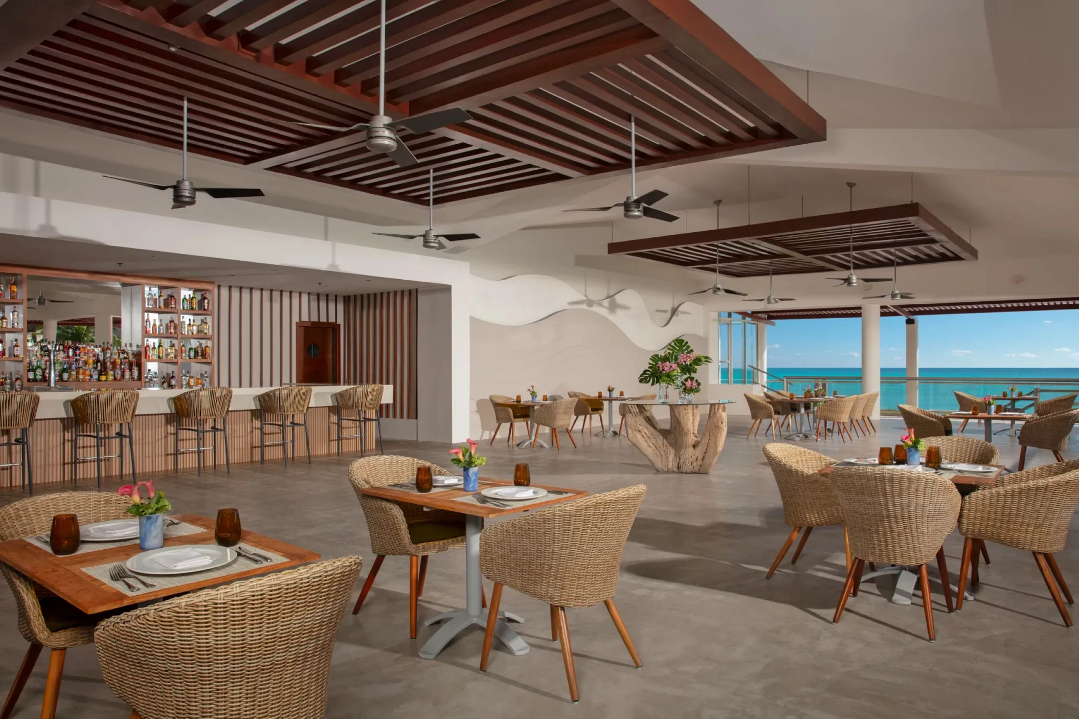 castaways restaurant at dreams jade