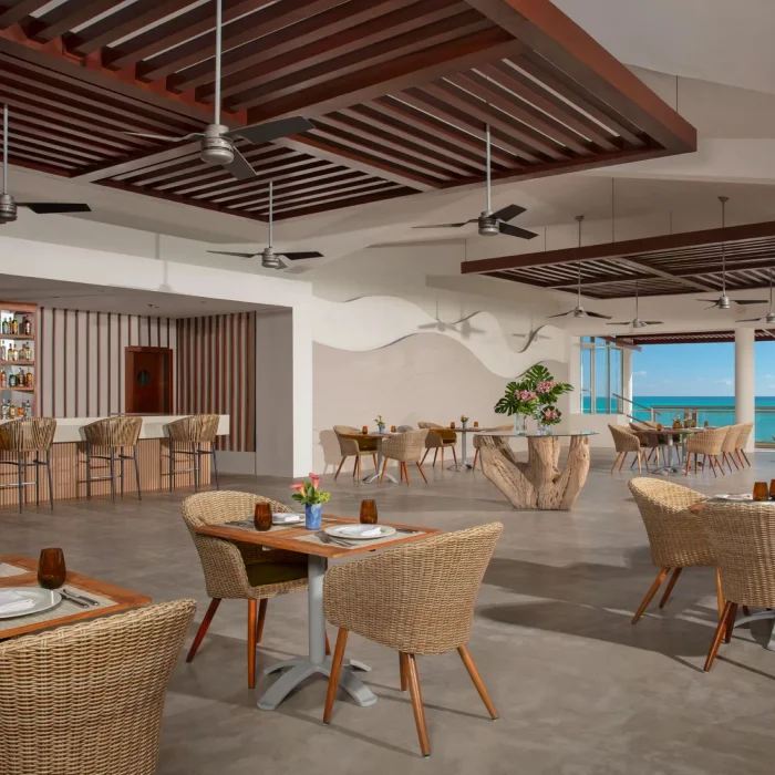 castaways restaurant at dreams jade