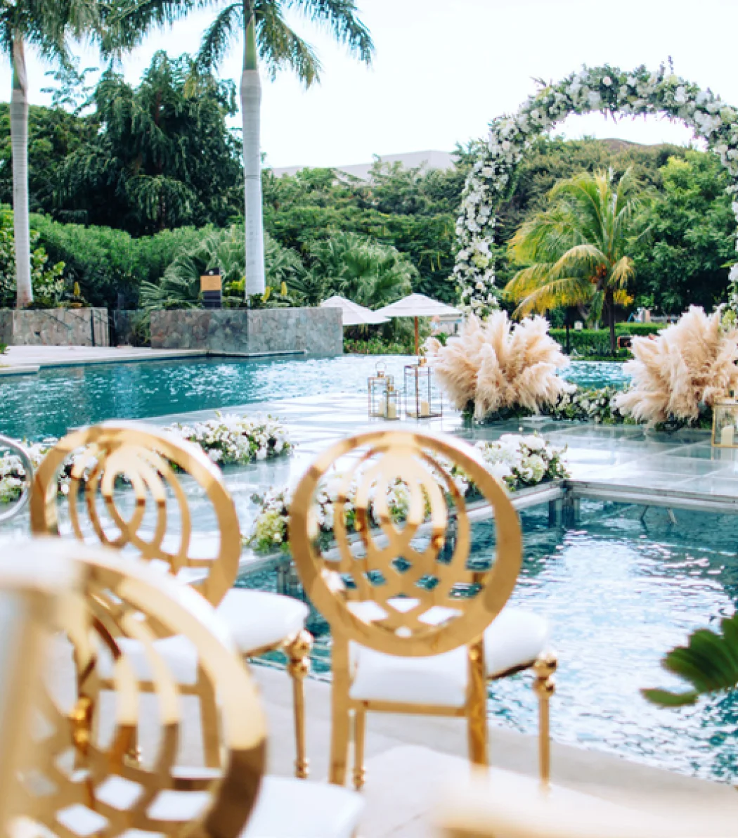 mirror pool venue at Dreams Las Mareas