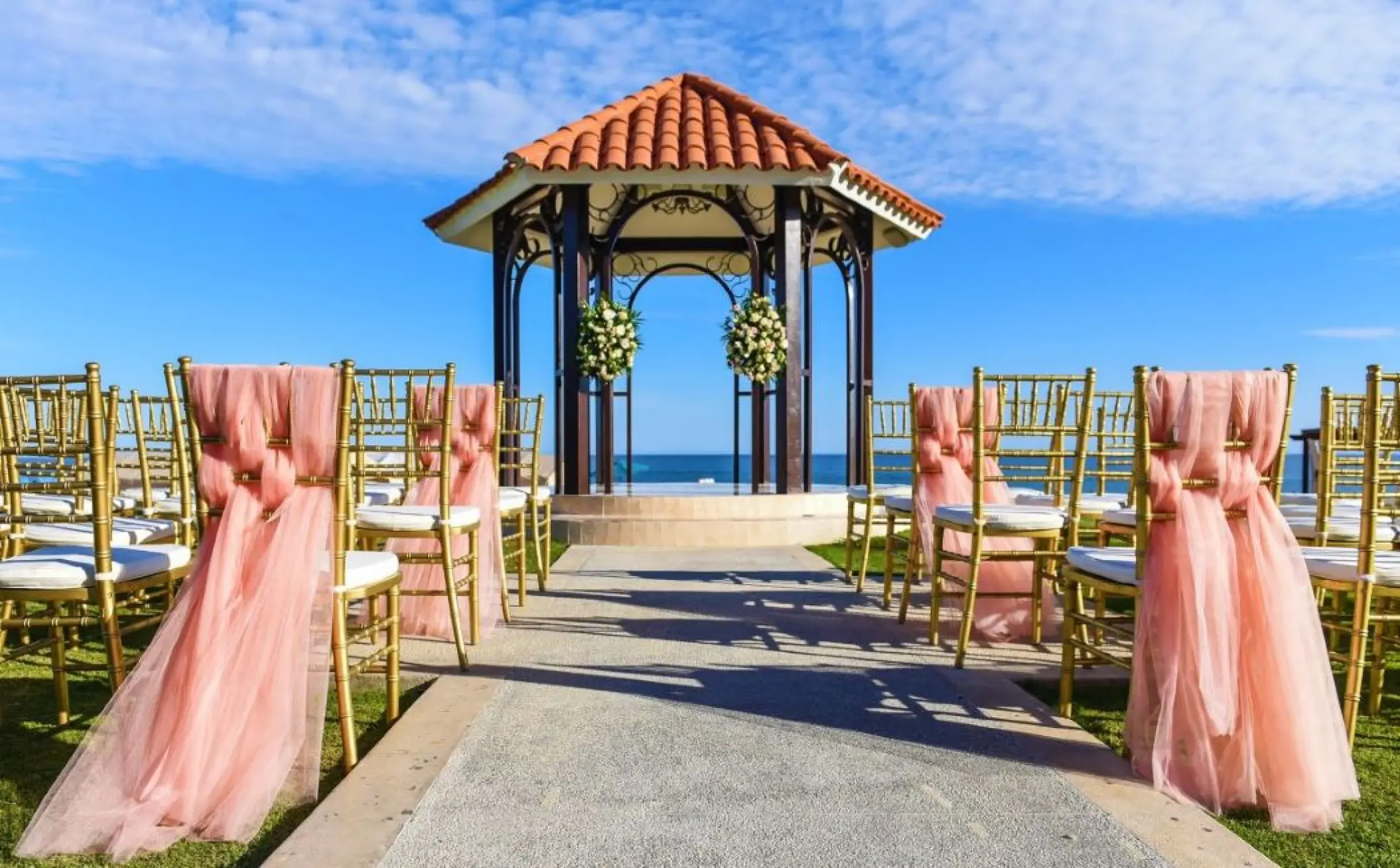 Oceanfront wedding ceremony at the gazebo of Dreams Los Cabos, Cabo San Lucas