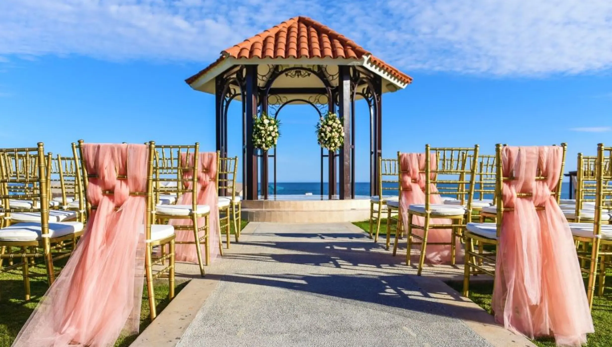 Oceanfront wedding ceremony at the gazebo of Dreams Los Cabos, Cabo San Lucas