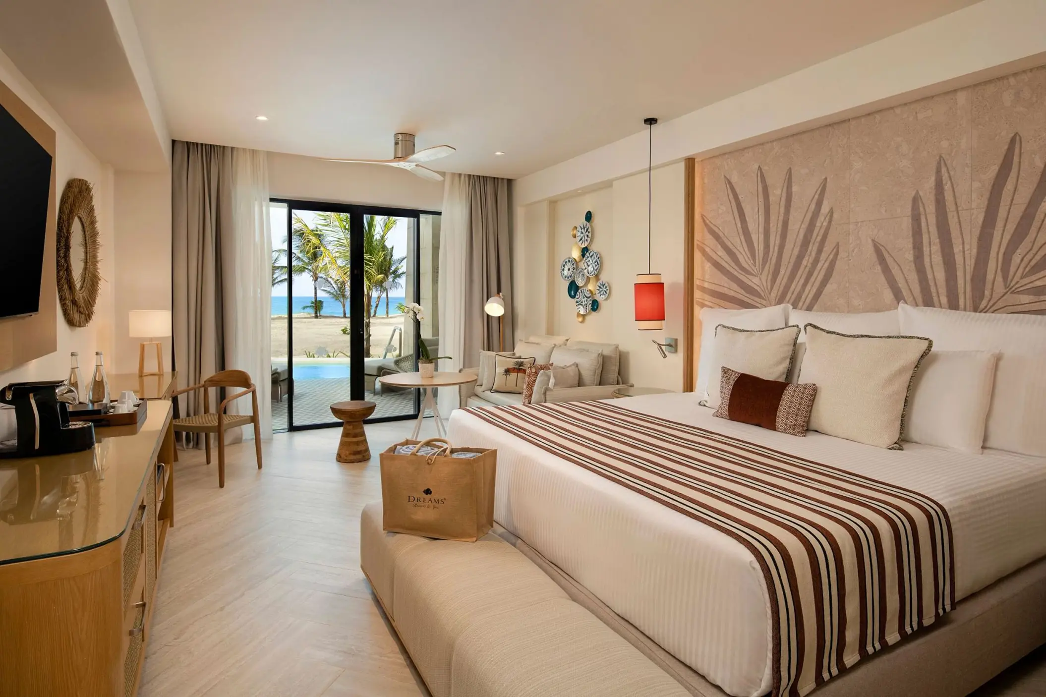Preferred Club Junior Suite oceanfront swim-out room at Dreams Playa Esmeralda, Miches