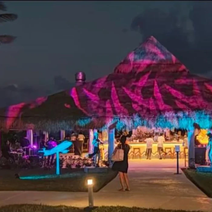 habaneros bar in the evening at Dreams Puerto Morelos Resort & Spa