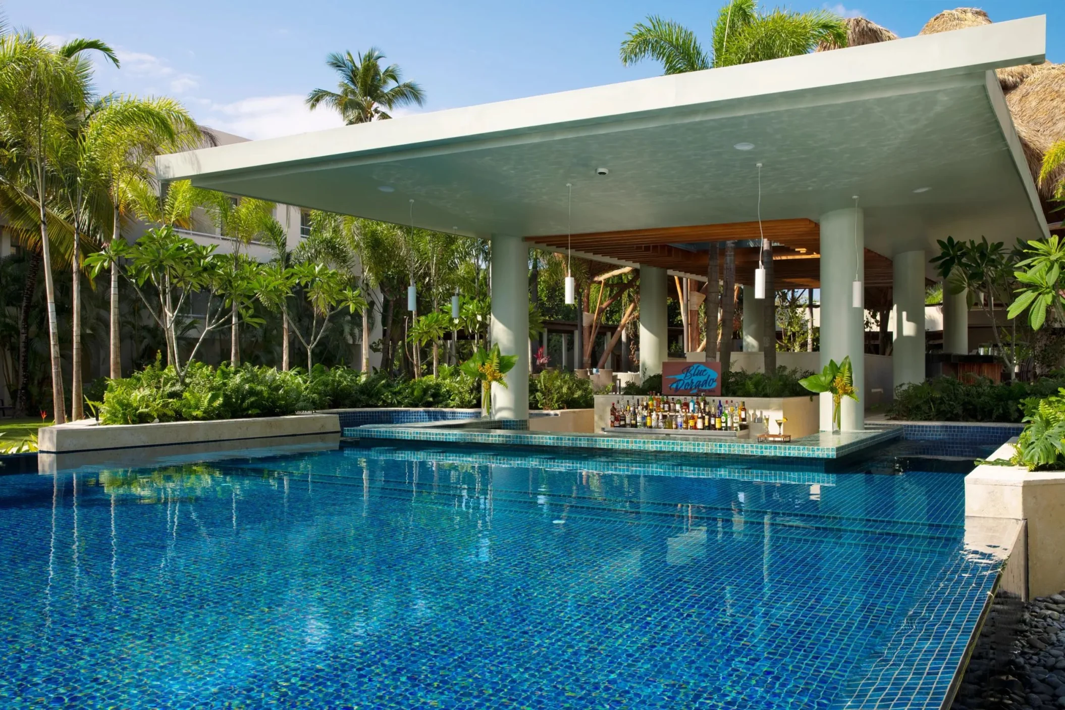 blue dorado swim-up bar at Dreams Royal Beach Punta Cana