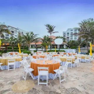 Outdoor wedding reception setup at Fiesta Americana Condesa, Cancun
