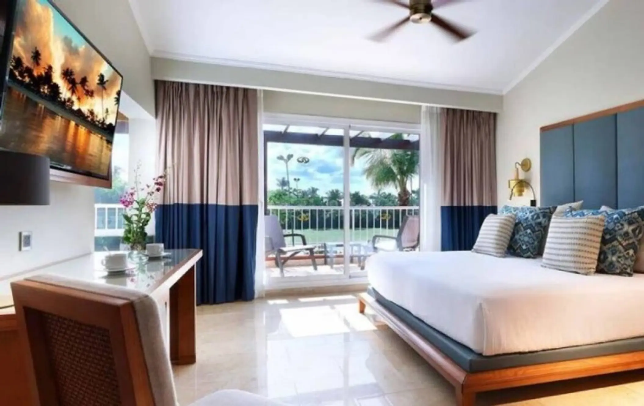 Deluxe garden view room with a balcony at Grand Palladium Punta Cana
