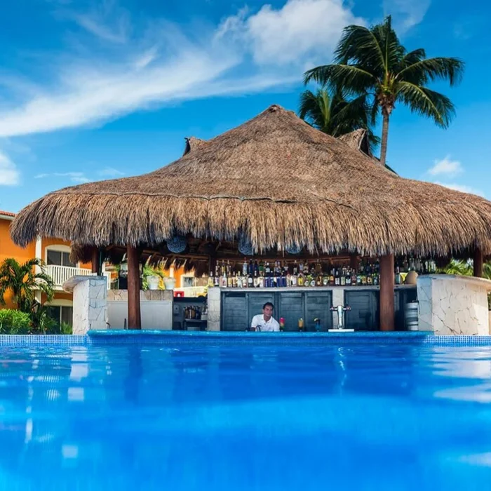 swim-up bar at Ocean Maya Royale