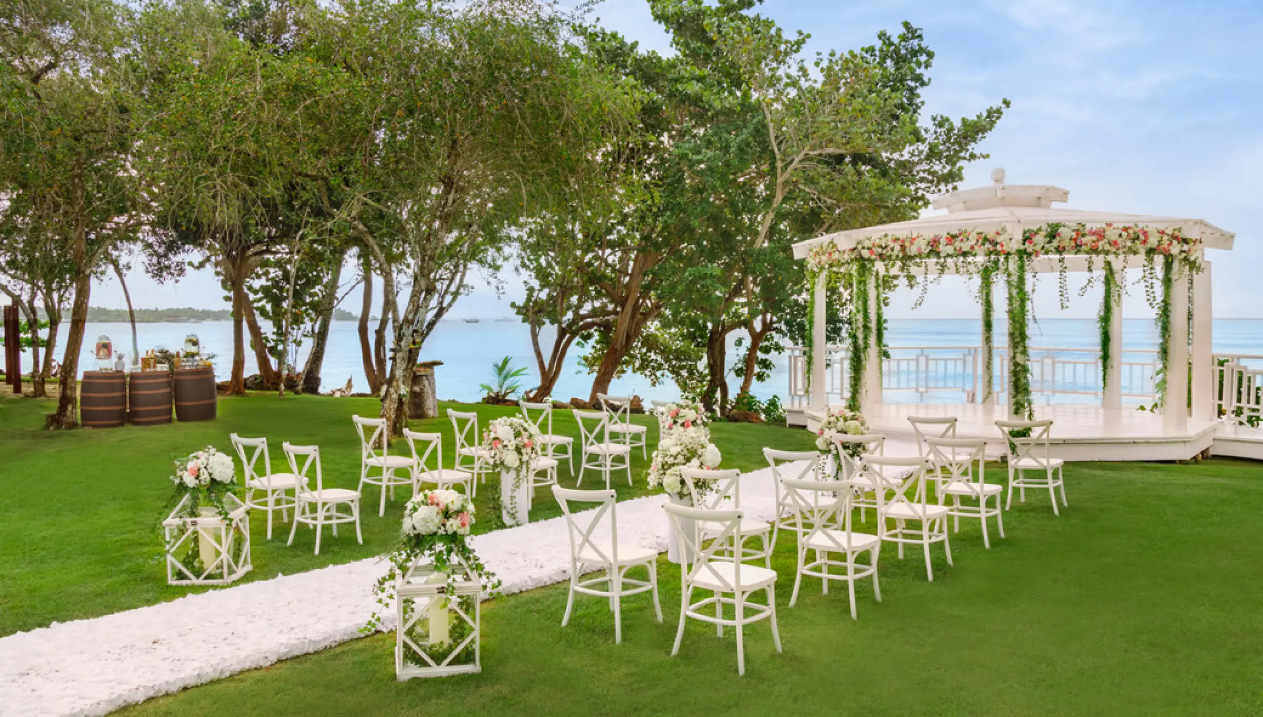 garden gazebo venue at Dreams La Romana