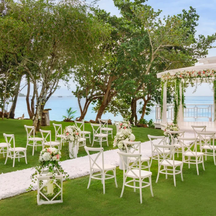 garden gazebo venue at Dreams La Romana