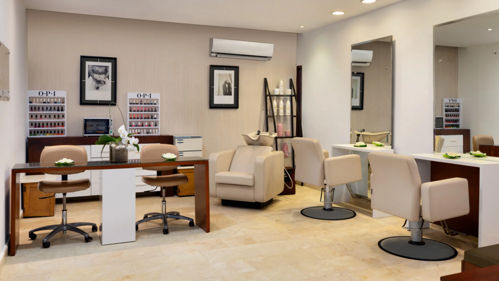 salon at Dreams La Romana