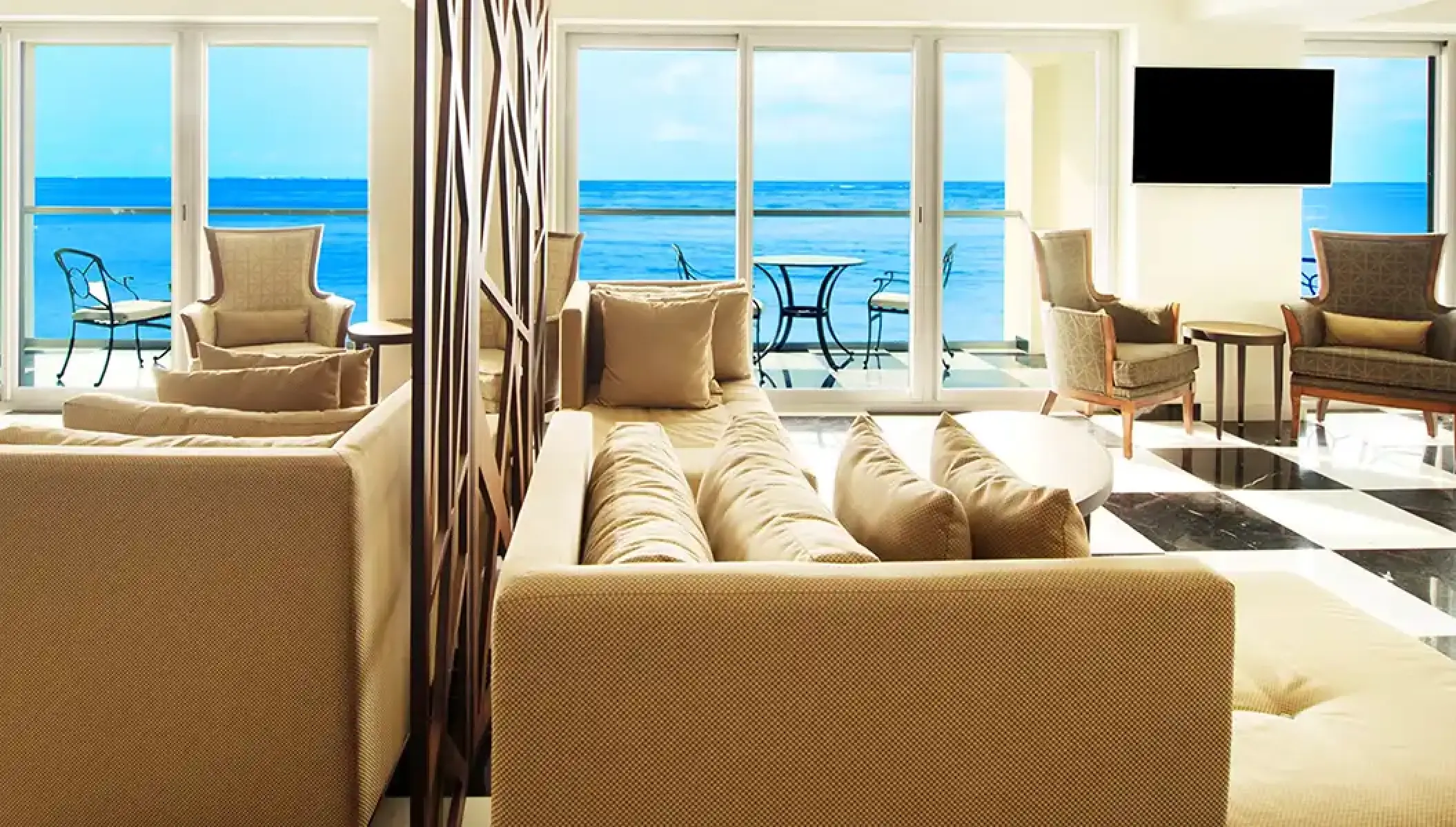 Martini bar lounge with ocean views at Hilton Vallarta Riviera, Puerto Vallarta