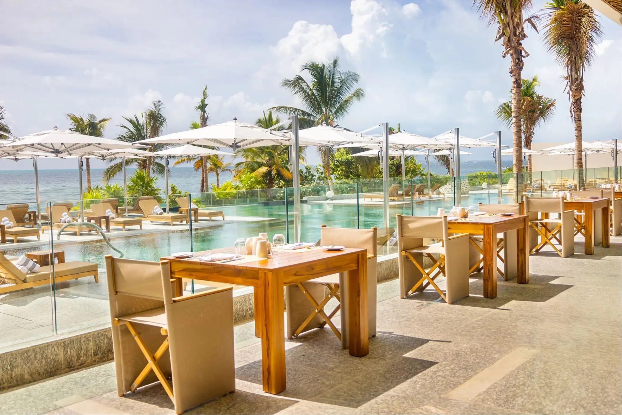 Outdoor dining area and pool bar at Hotel Mousai Cancun, Cancun