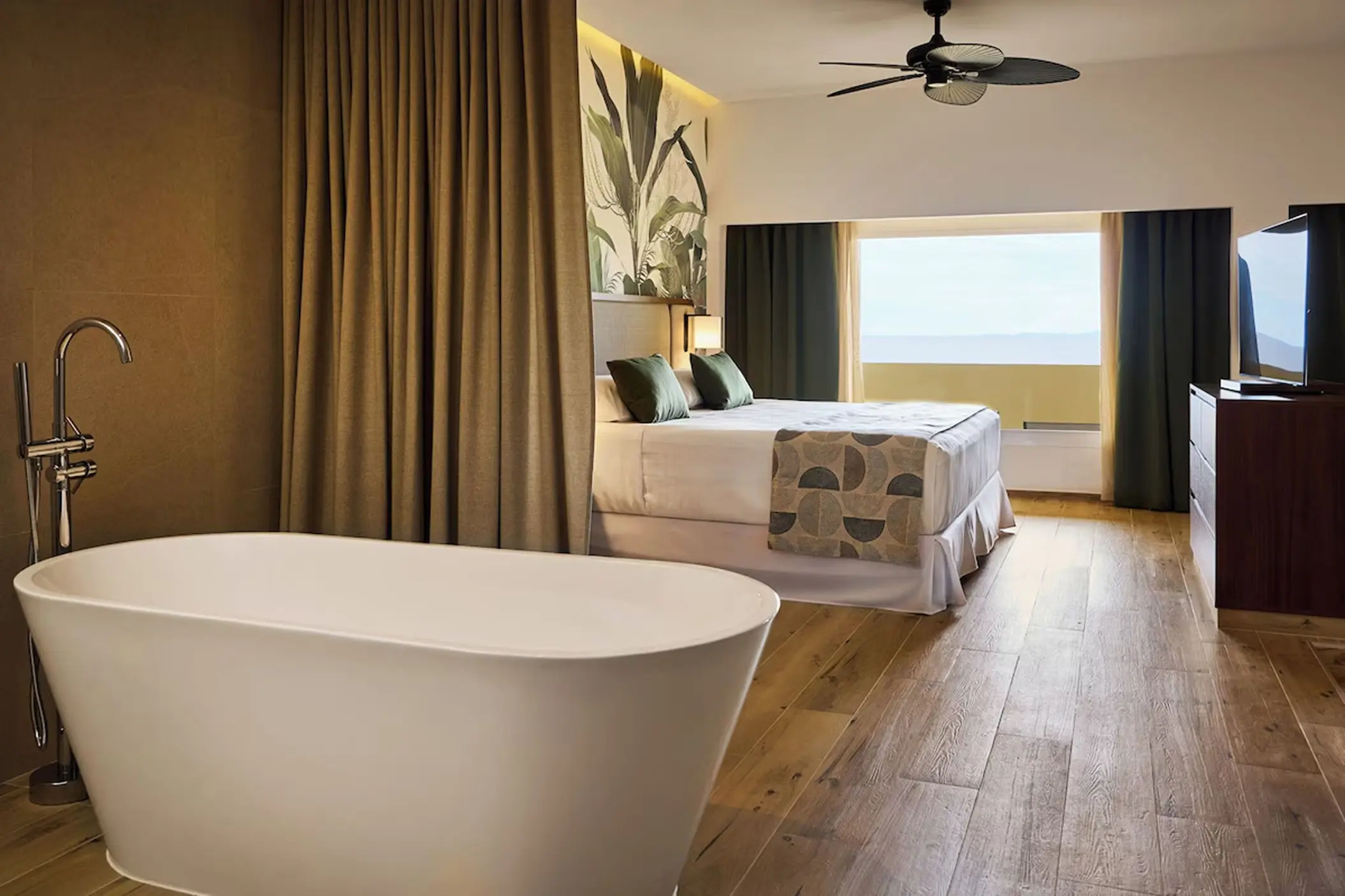 bathtub in suite at Hotel Riu Guanacaste