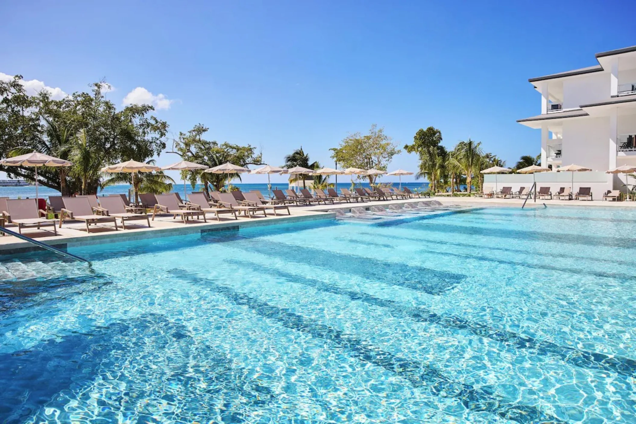 pool at Hotel Riu Negril