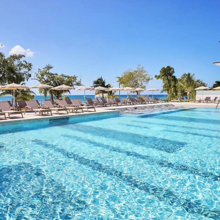 pool at Hotel Riu Negril