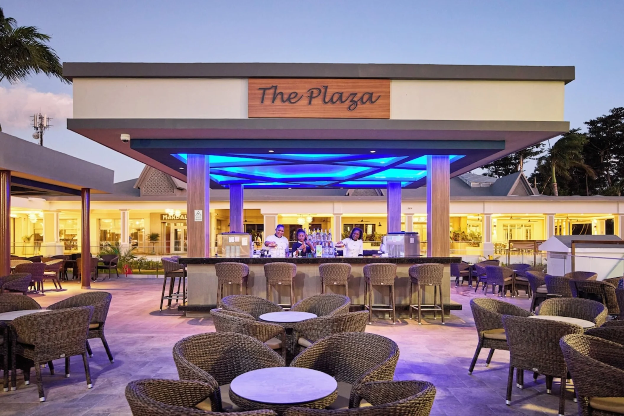 The Plaza bar at Hotel Riu Negril