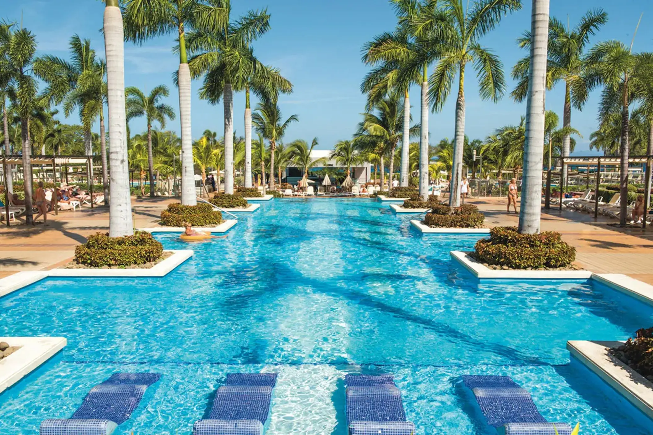 pool at Hotel Riu Palace Costa Rica