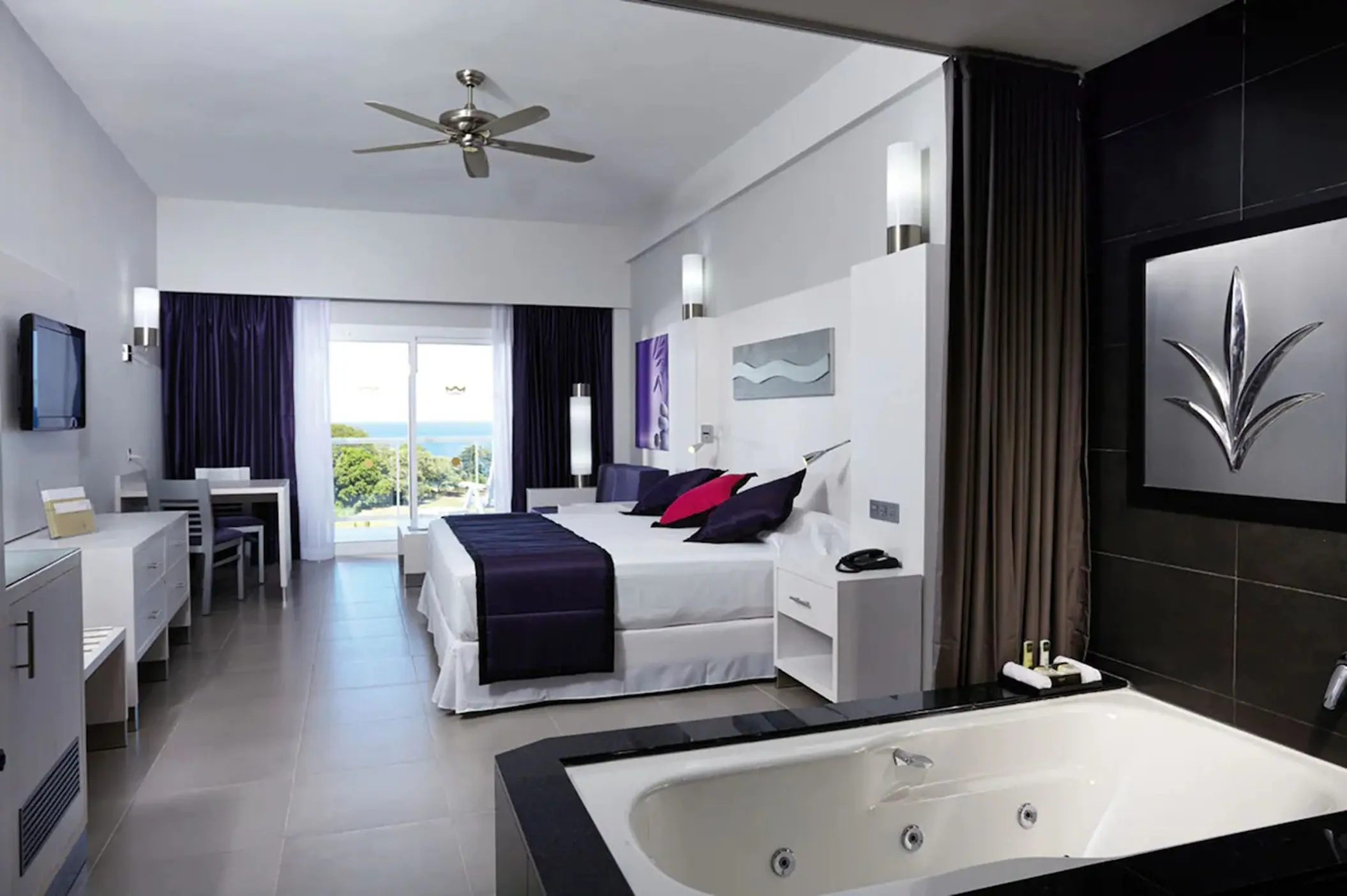 suite at Hotel Riu Palace Costa Rica