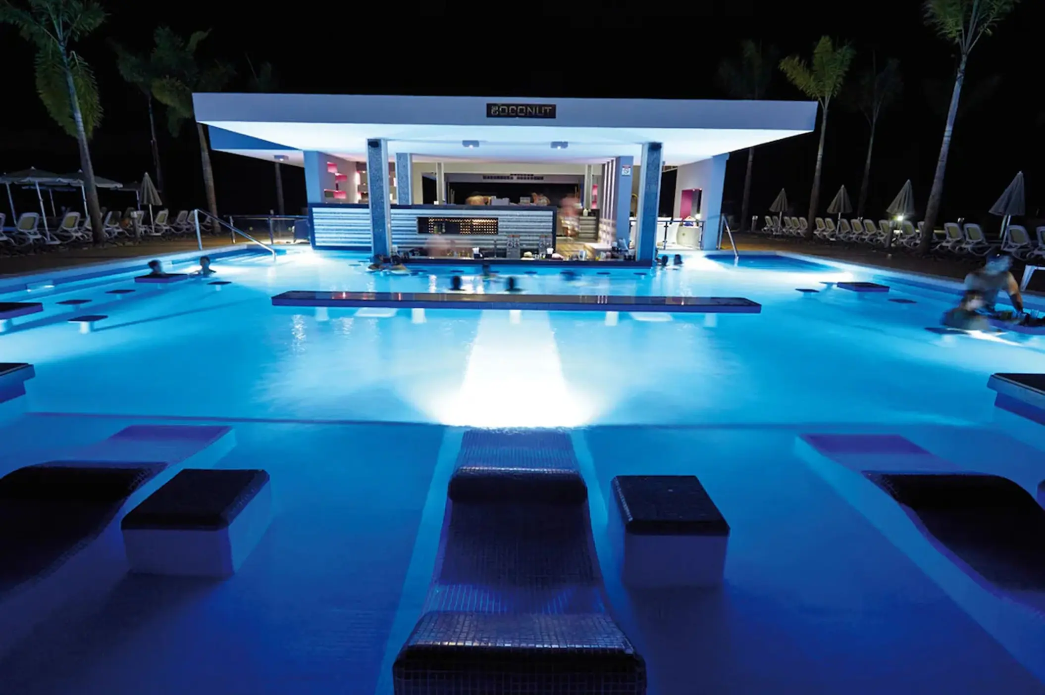 swim-up bar at Hotel Riu Palace Costa Rica