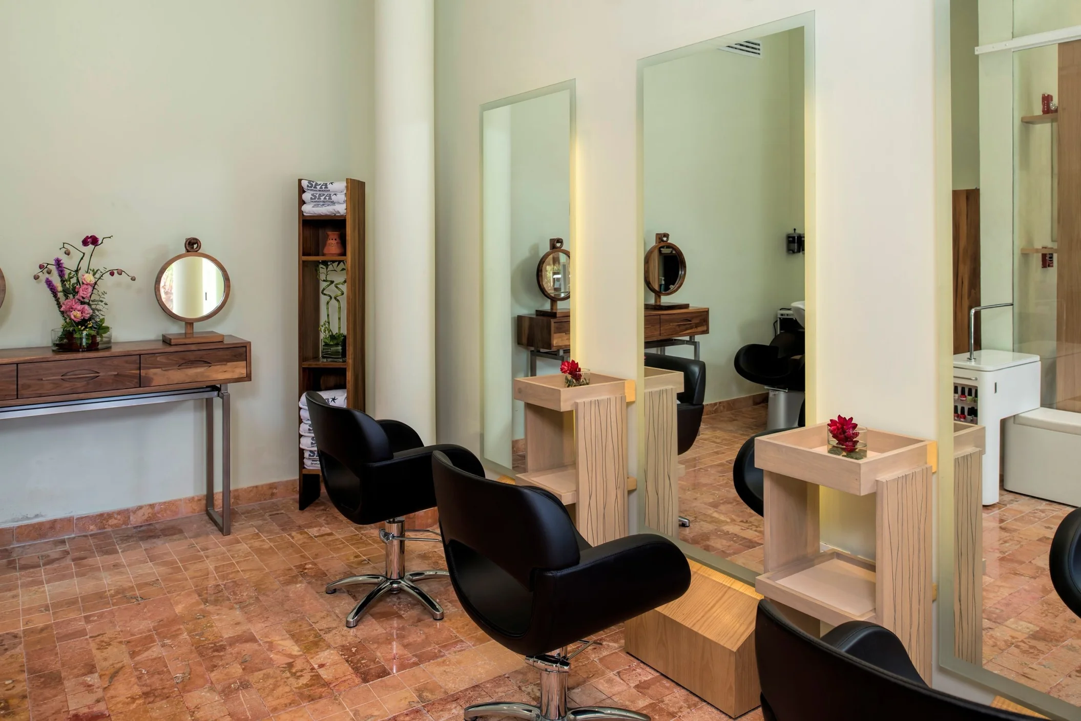 salon at Iberostar Waves Tucan and Quetzal