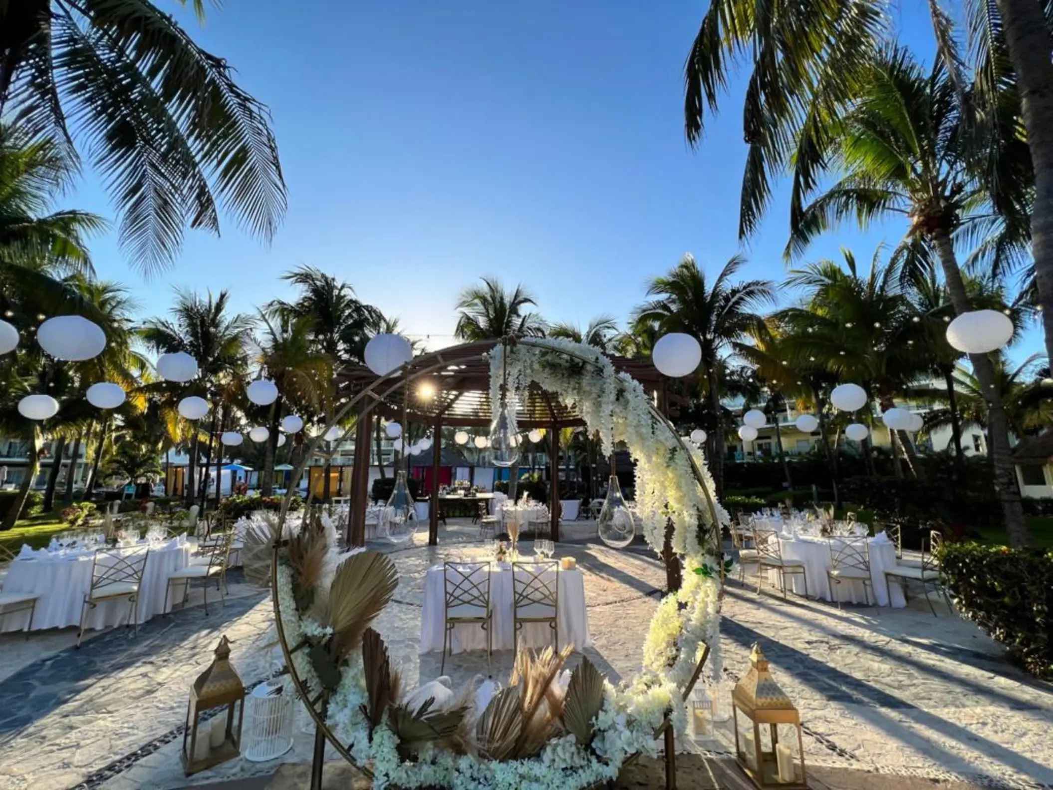 Outdoor wedding reception with a floral circular arch at Iberostar Selection Riviera Cancun, Cancun
