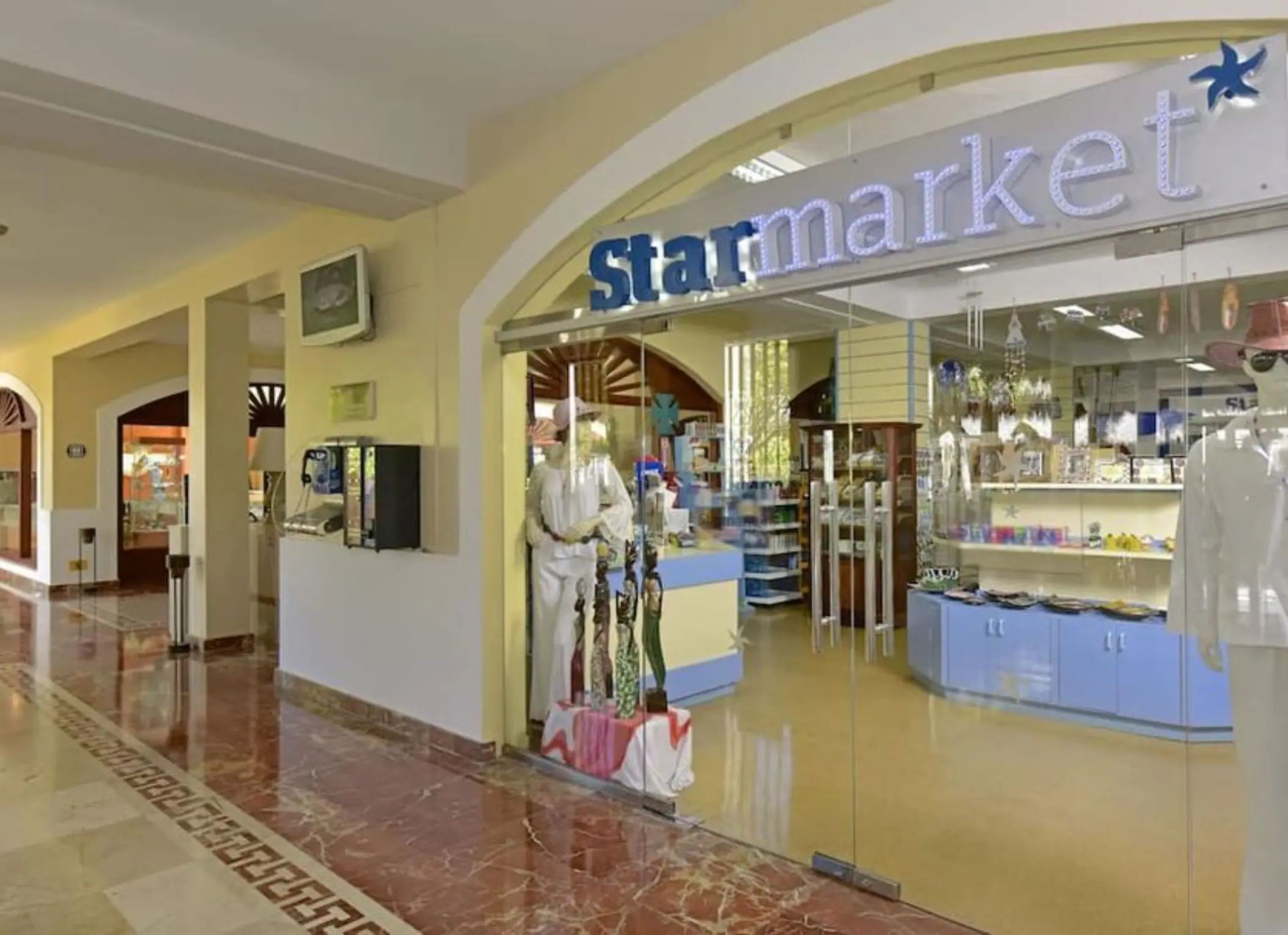 Star Market souvenir shop with glass storefront at Iberostar Waves Costa Dorada, Puerto Plata