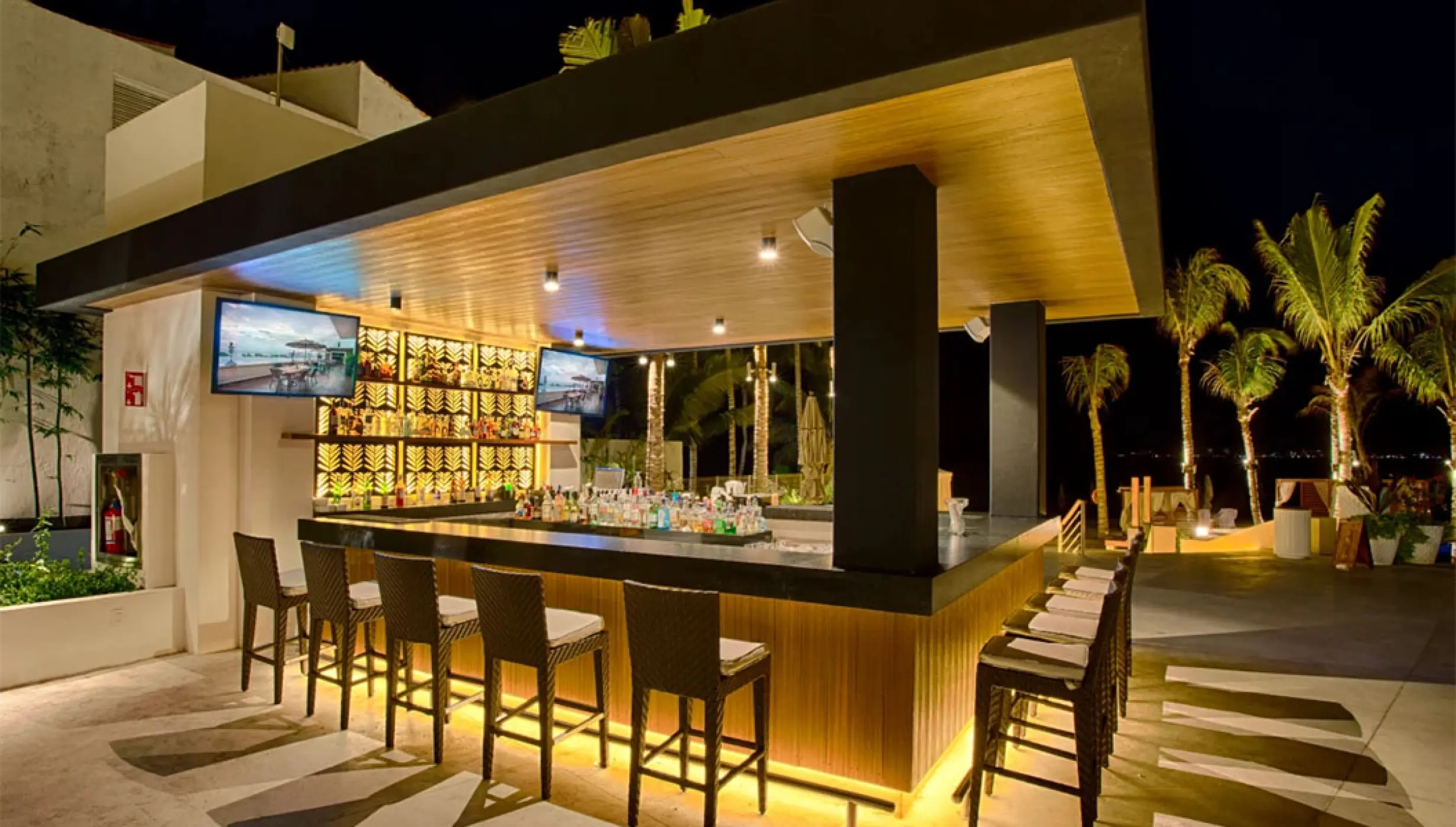 Mozzamare Beach Club bar at Marival Distinct Luxury residences.