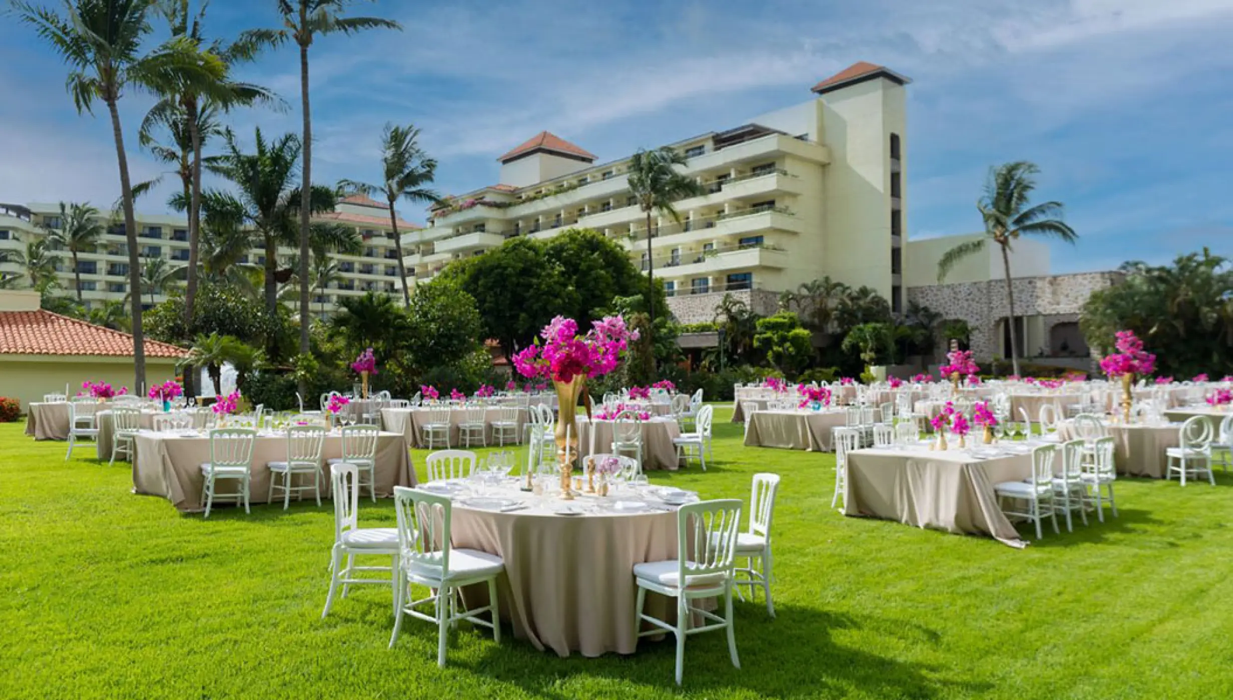 Garden wedding reception with pink floral centerpieces at Marriott Puerto Vallarta, Puerto Vallarta