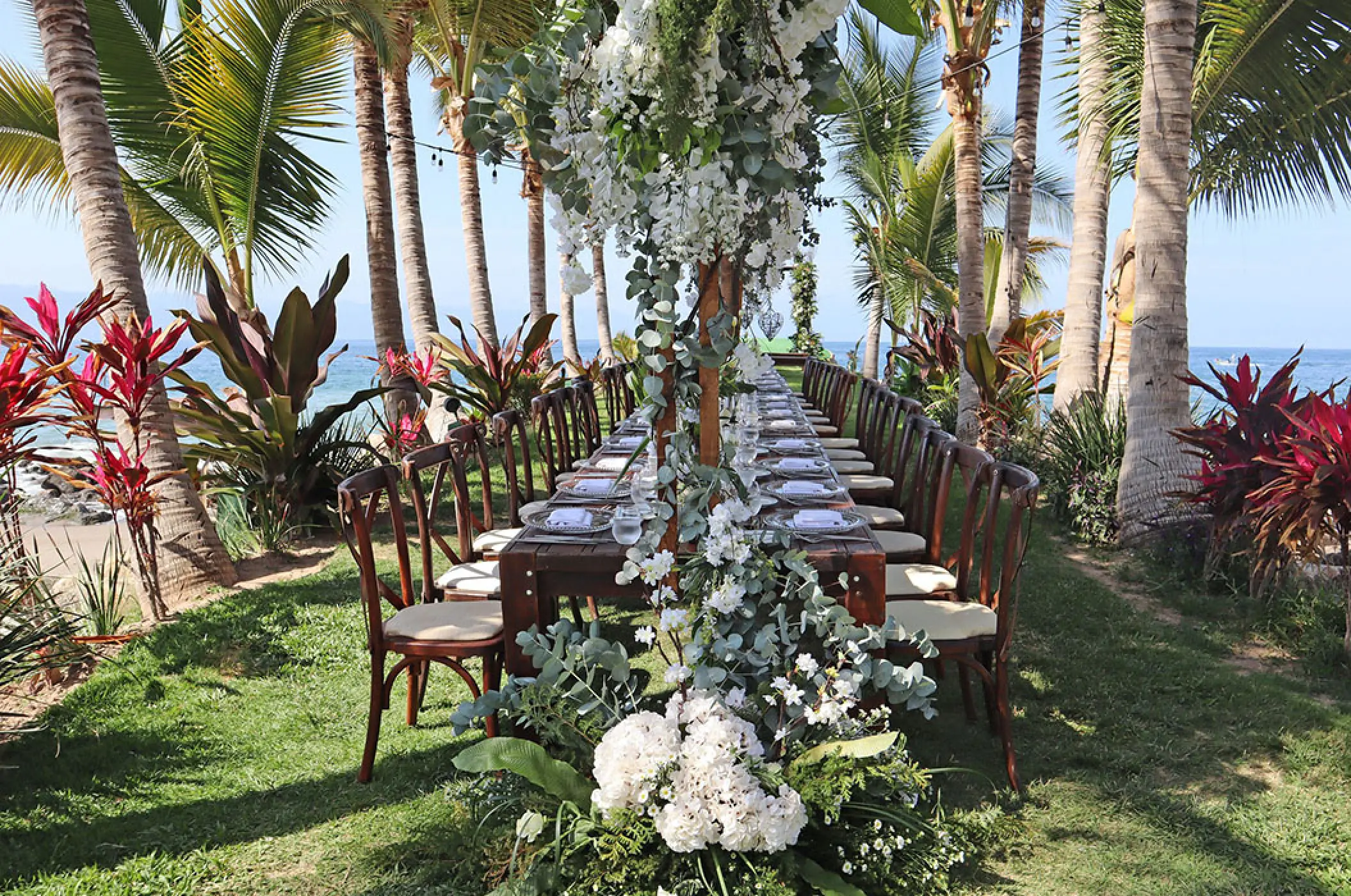 Tropical wedding reception table with white flowers and greenery at Marriott Puerto Vallarta, Puerto Vallarta