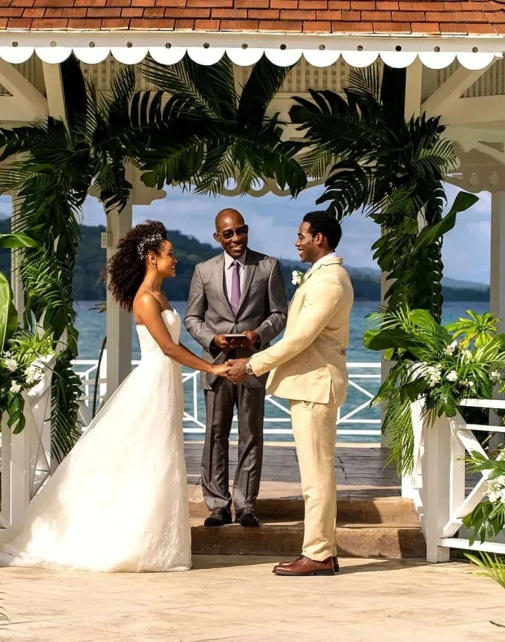 wedding ceremony at the gazebo sur venue at Moon Palace Jamaica