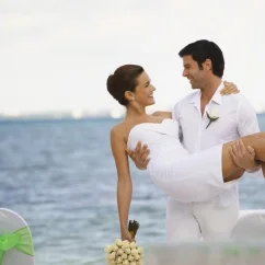 bride and groom at Occidental Costa Cancun