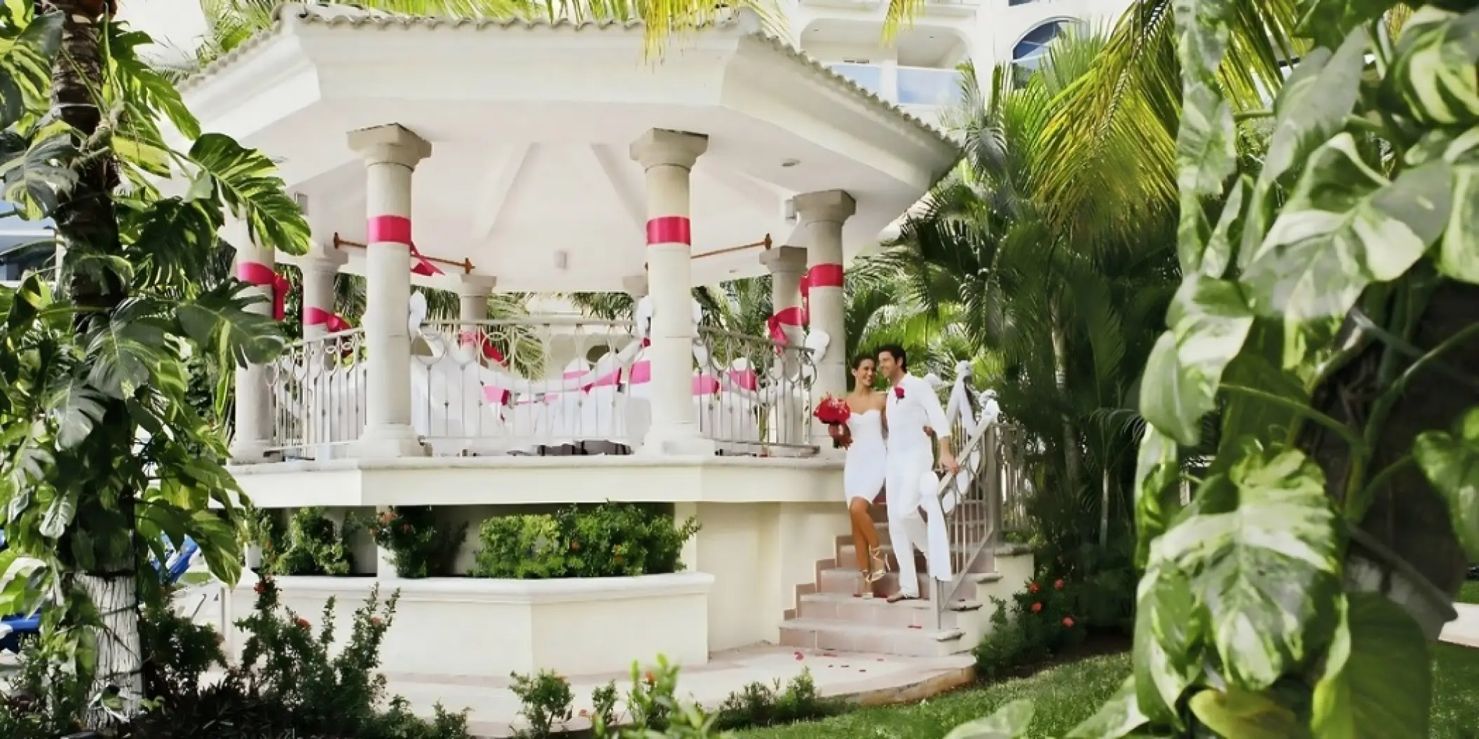 Garden gazebo wedding ceremony at Occidental Costa Cancun, Cancun