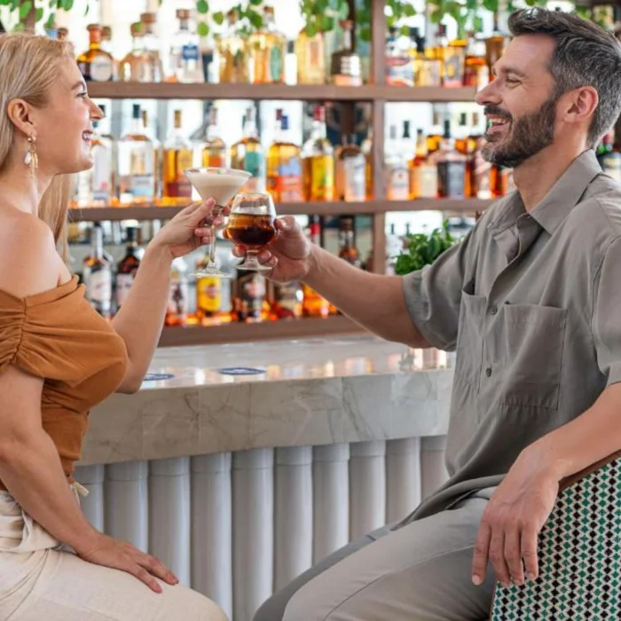 couple at the bar at Ocean Allure Costa Mujeres