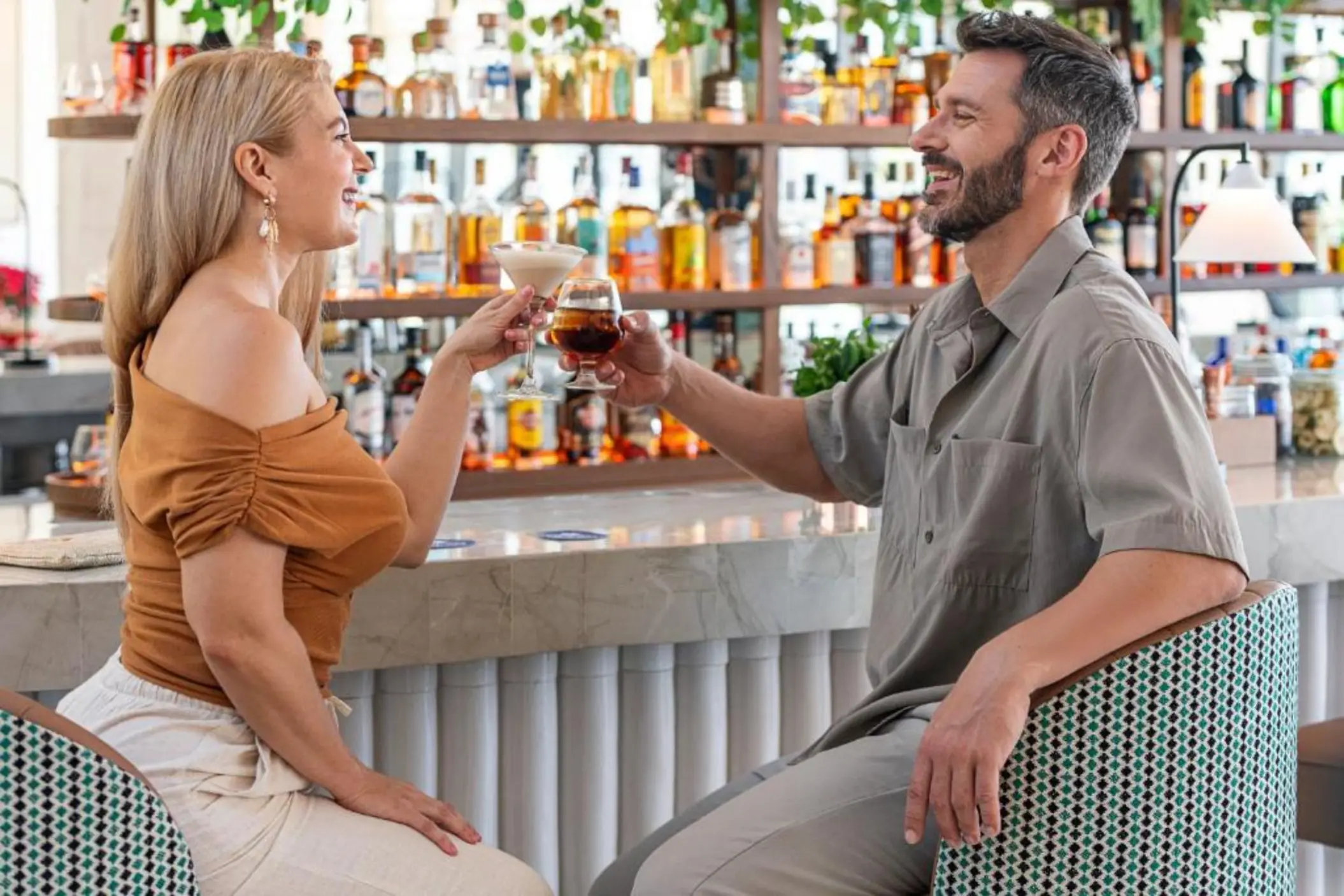 Couple toasting with cocktails at a lobby bar in Ocean Allure, Cancun