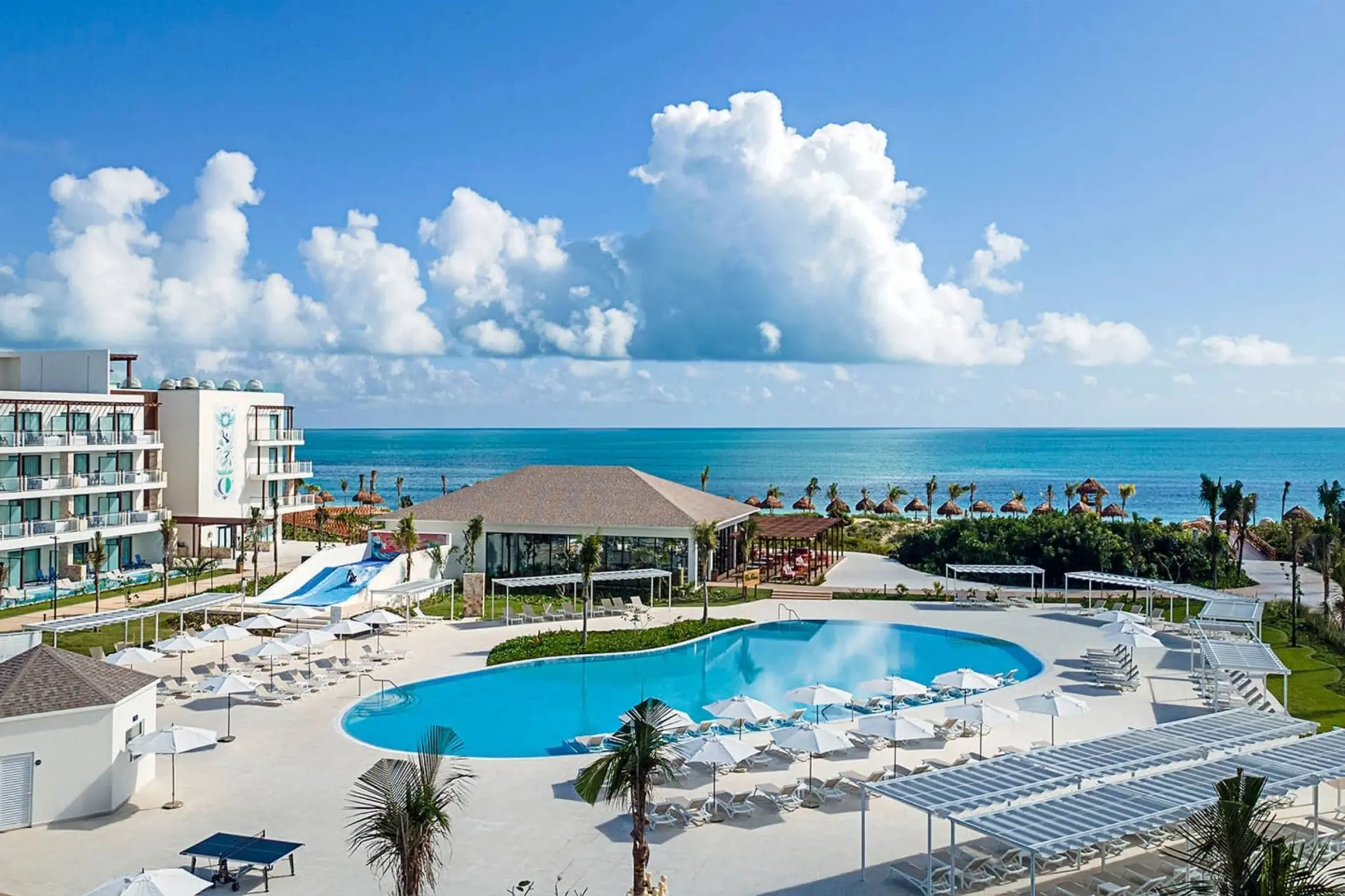 Swimming pool and oceanfront buildings at Ocean Allure Costa Mujeres, Cancun