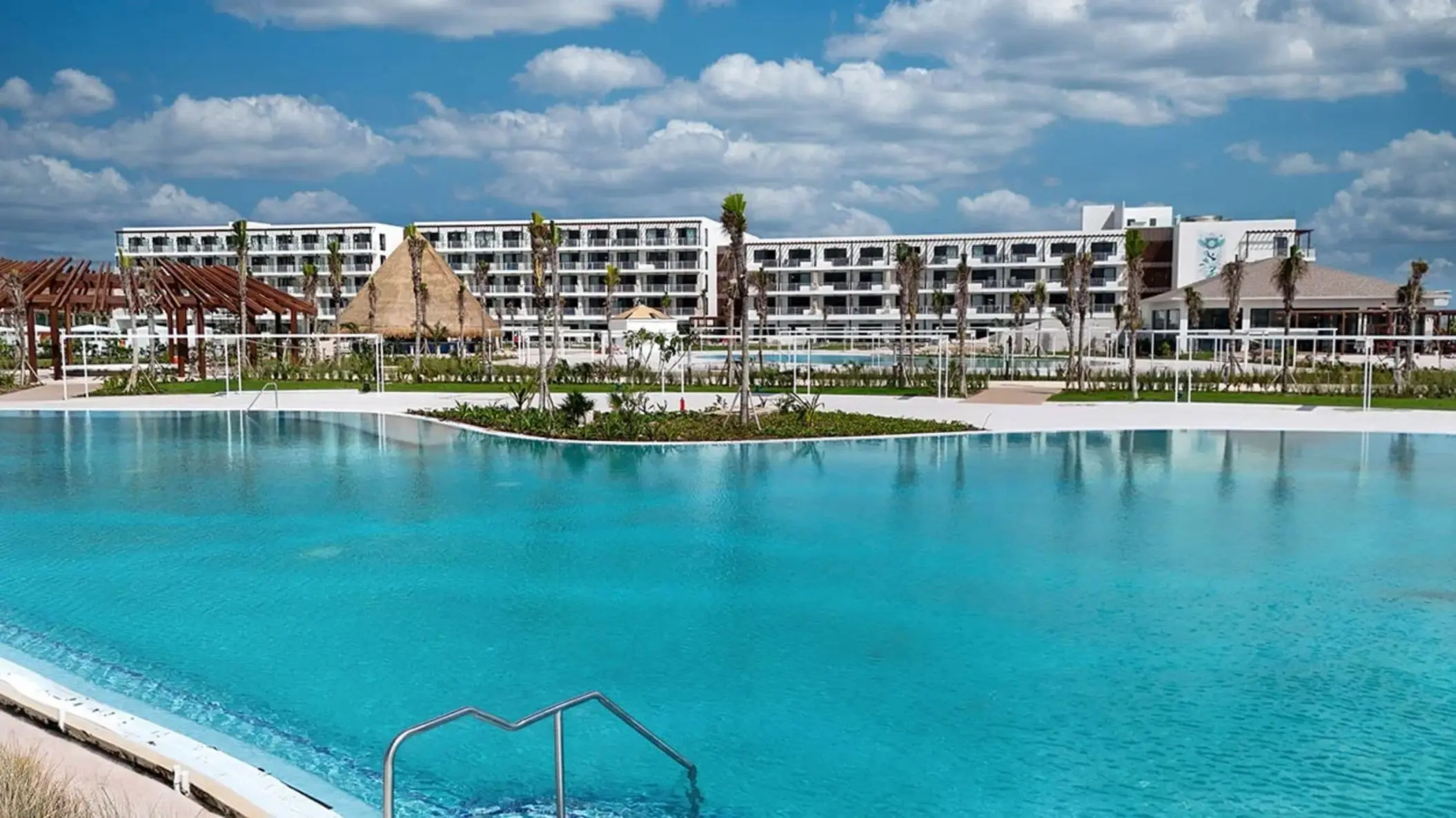 Ocean Allure Costa Mujeres expansive swimming pool and resort exterior, Cancun
