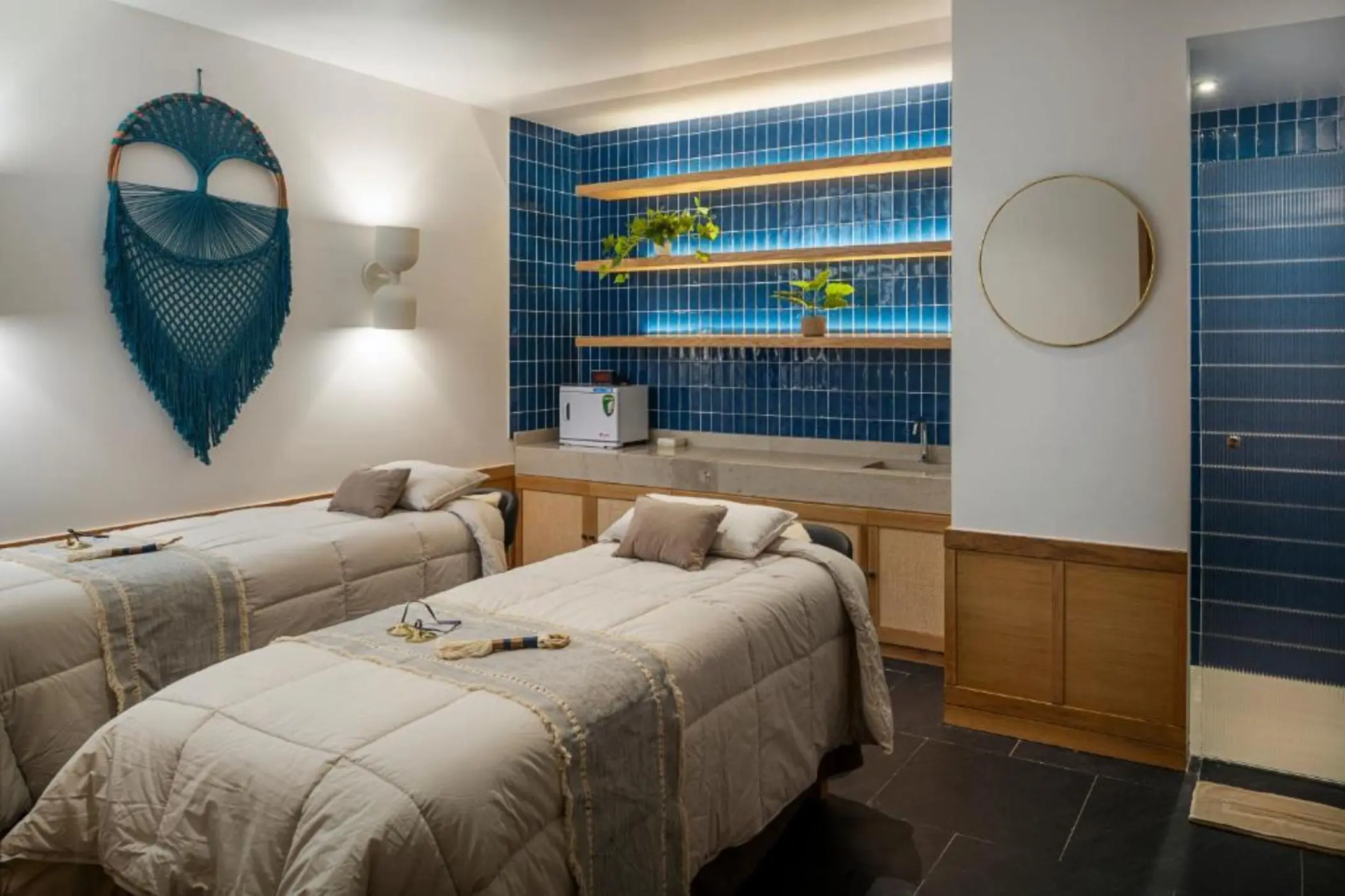 Couples massage room with blue tiling at Ocean Allure Costa Mujeres, Cancun