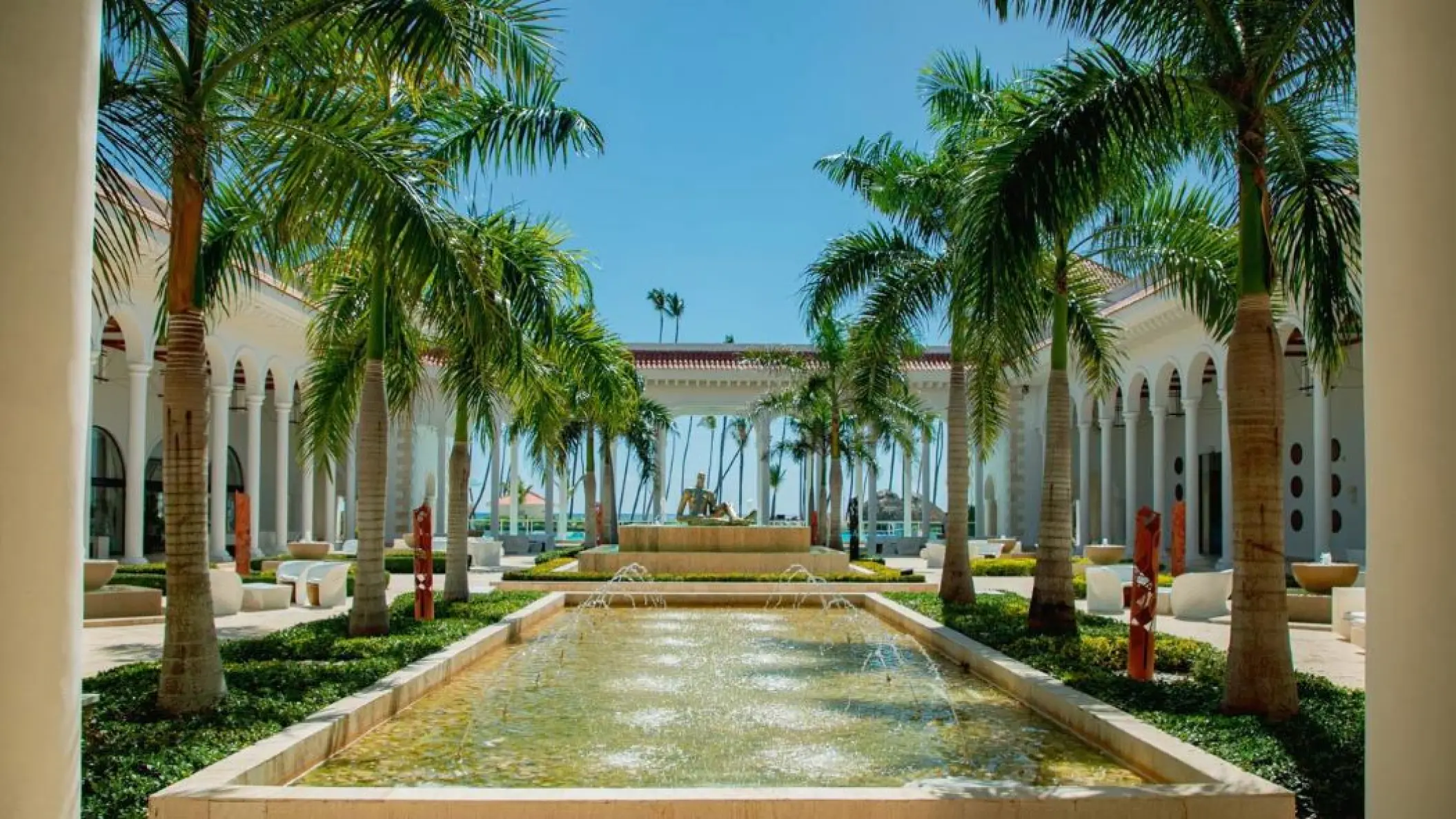Colonial Plaza outdoor wedding venue with fountains and palm trees at Paradisus Palma Real, Punta Cana