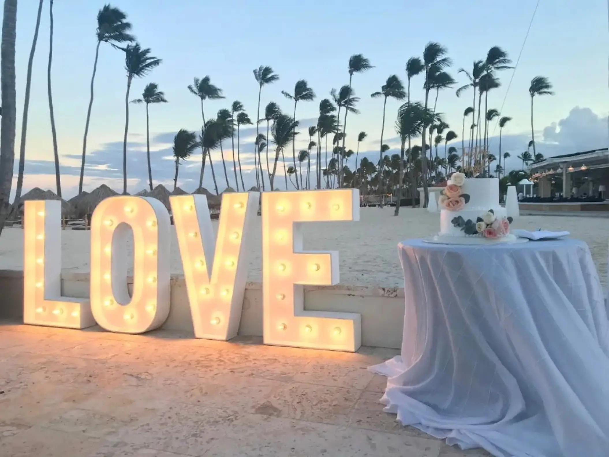 Marquee LOVE letters and a wedding cake at the Kanna beach venue, Paradisus Palma Real, Punta Cana