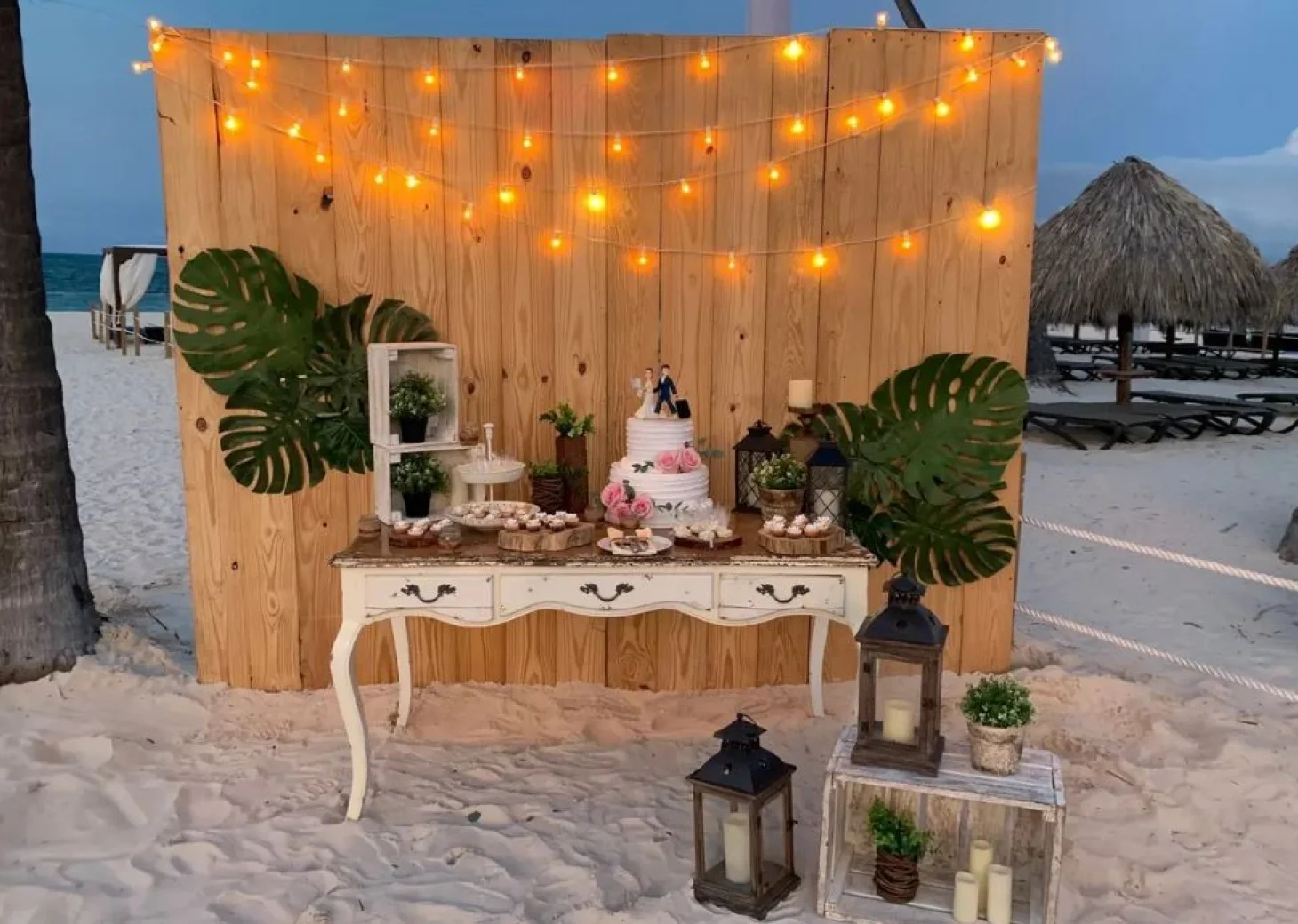 wedding ake at the beach venue at Paradisus Palma Real