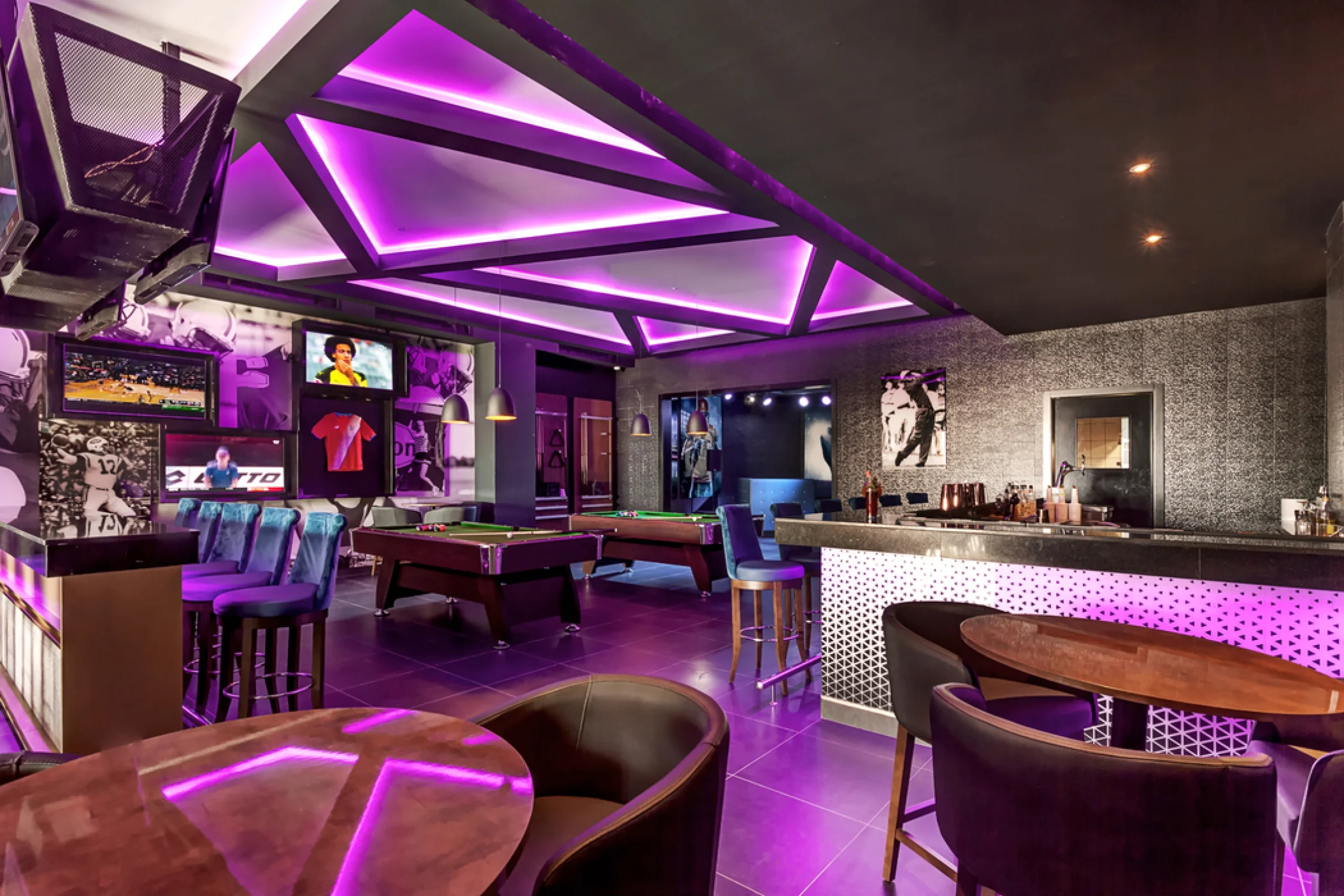 sports bar at Planet Hollywood Costa Rica