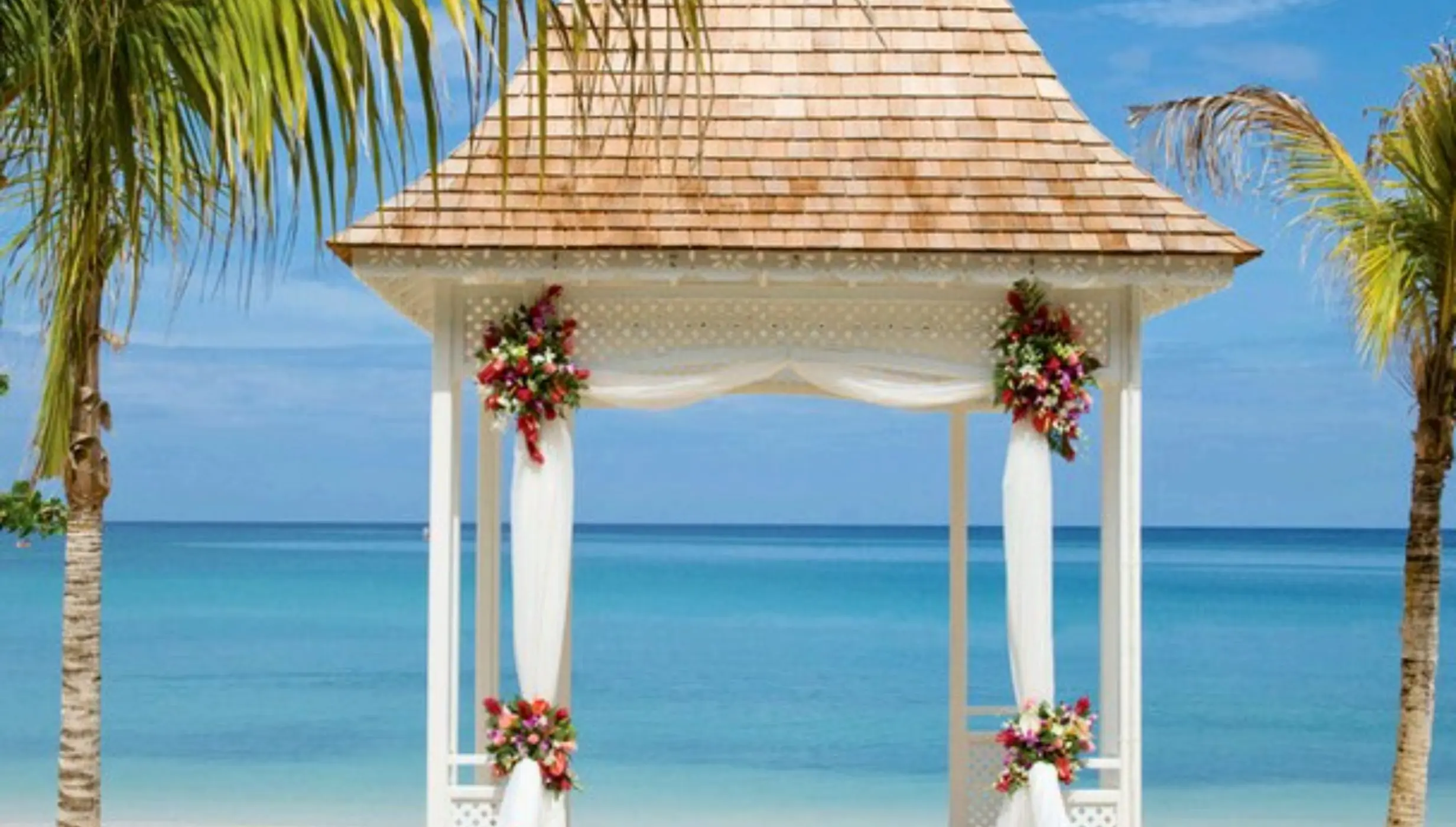 Beachfront wedding ceremony gazebo at Riu Montego Bay, Montego Bay