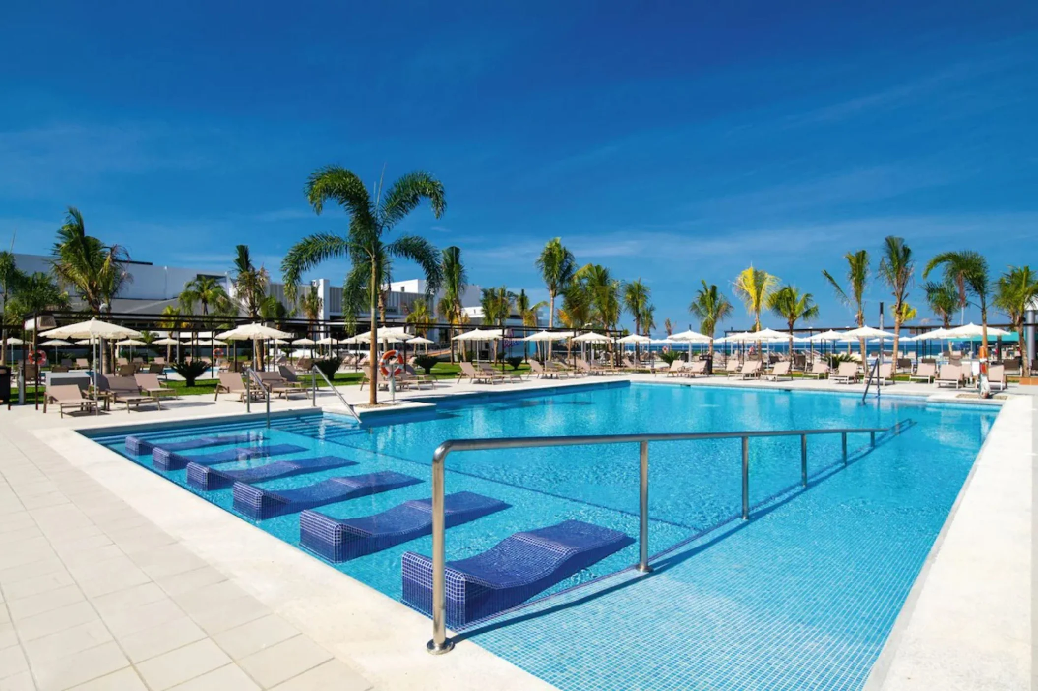 pool at Hotel Riu Montego Bay