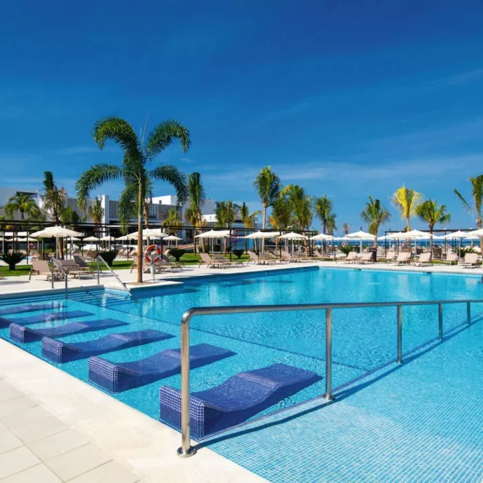 pool at Hotel Riu Montego Bay