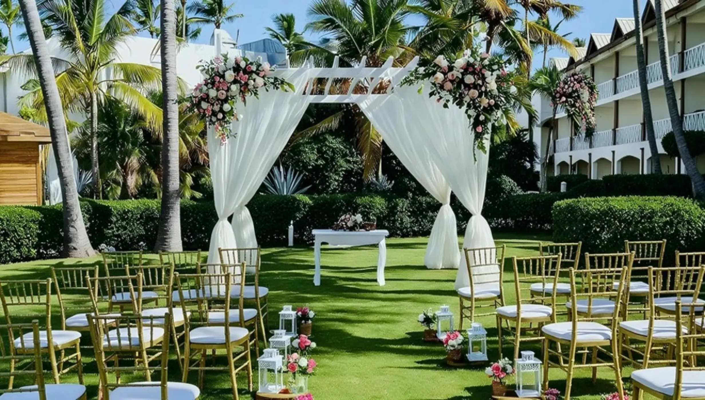 Garden wedding ceremony at Royalton CHIC, Punta Cana