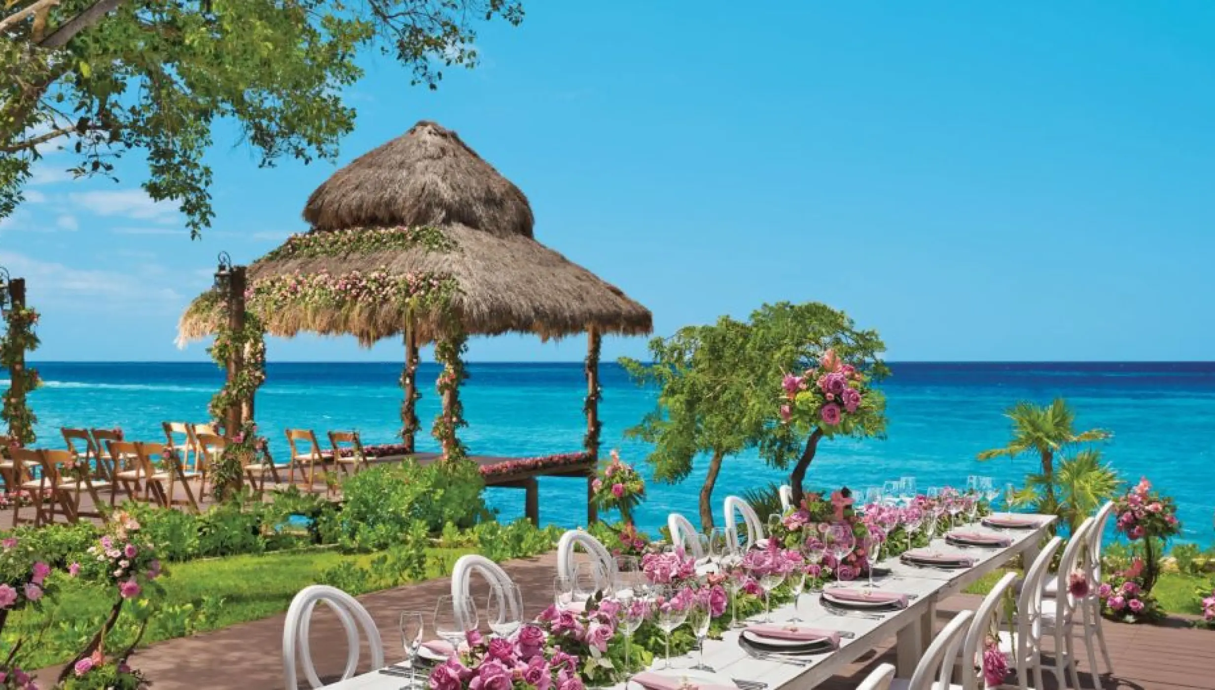 Thatched gazebo and oceanfront reception table at Dreams Cozumel Cape, Cozumel