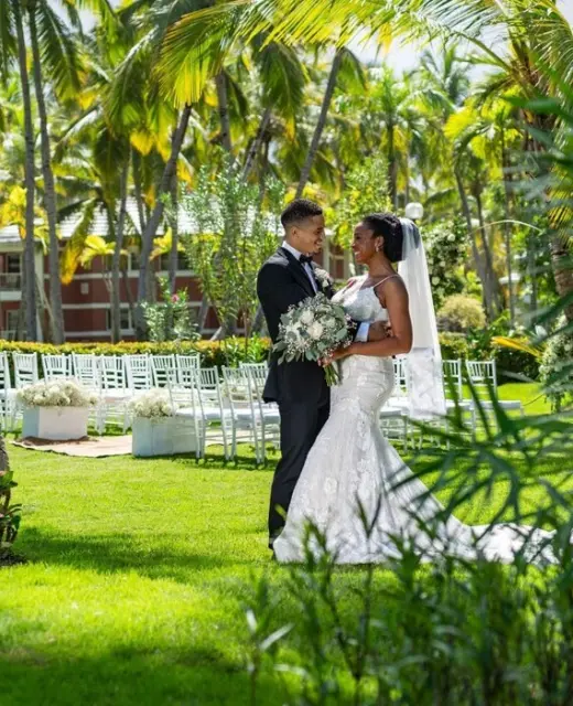 bride and groom at TRS Turquesa