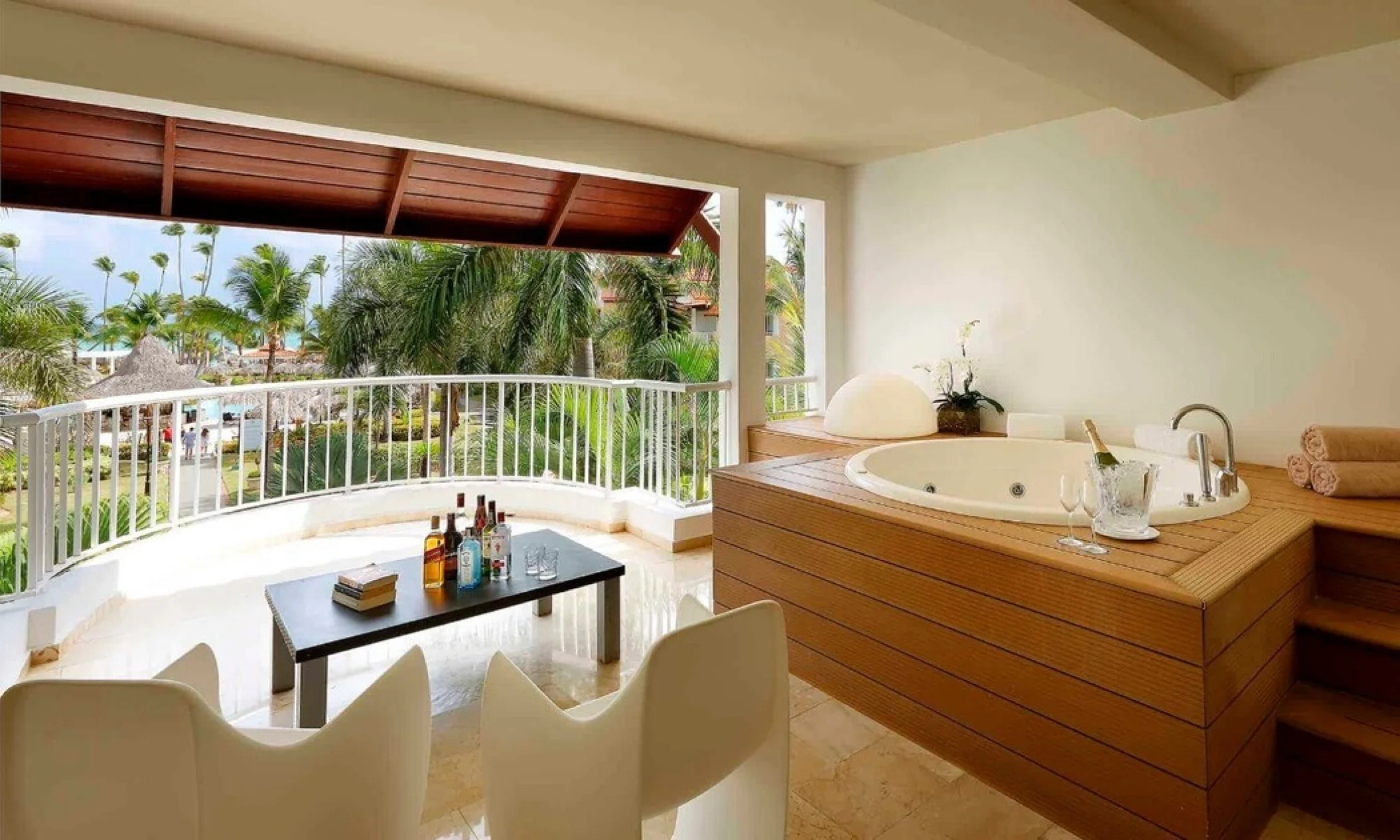 suite balcony with jacuzzi at TRS Turquesa