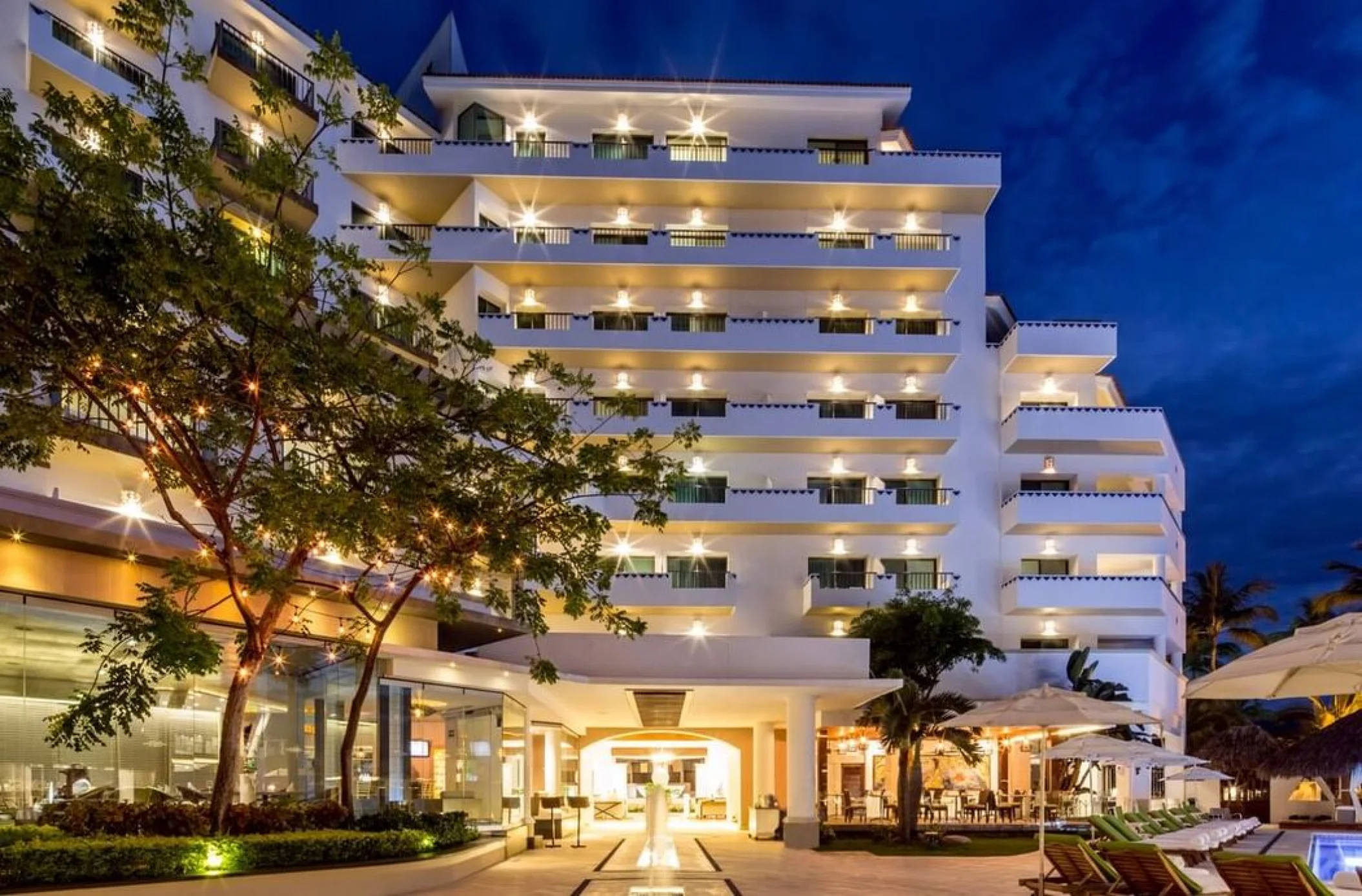 Villa Premiere Boutique Hotel at night